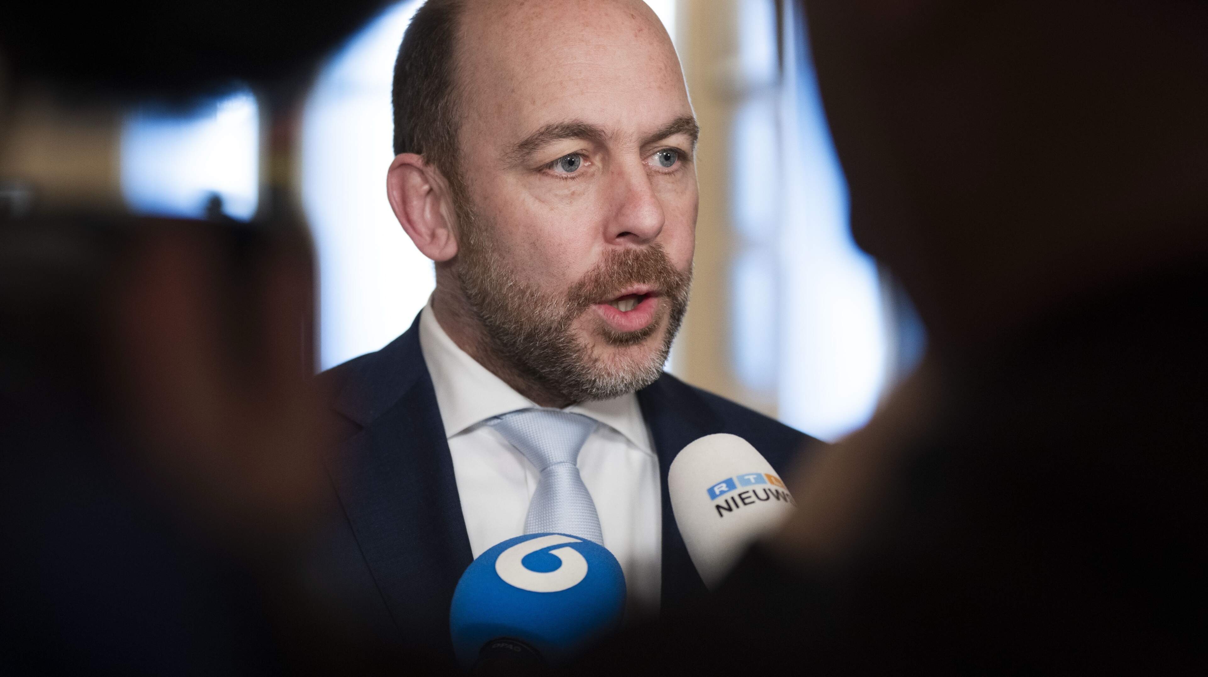 Minister Van den Brink moet hard aan de bak voor zijn asielwetten: ’Met iedereen in gesprek’