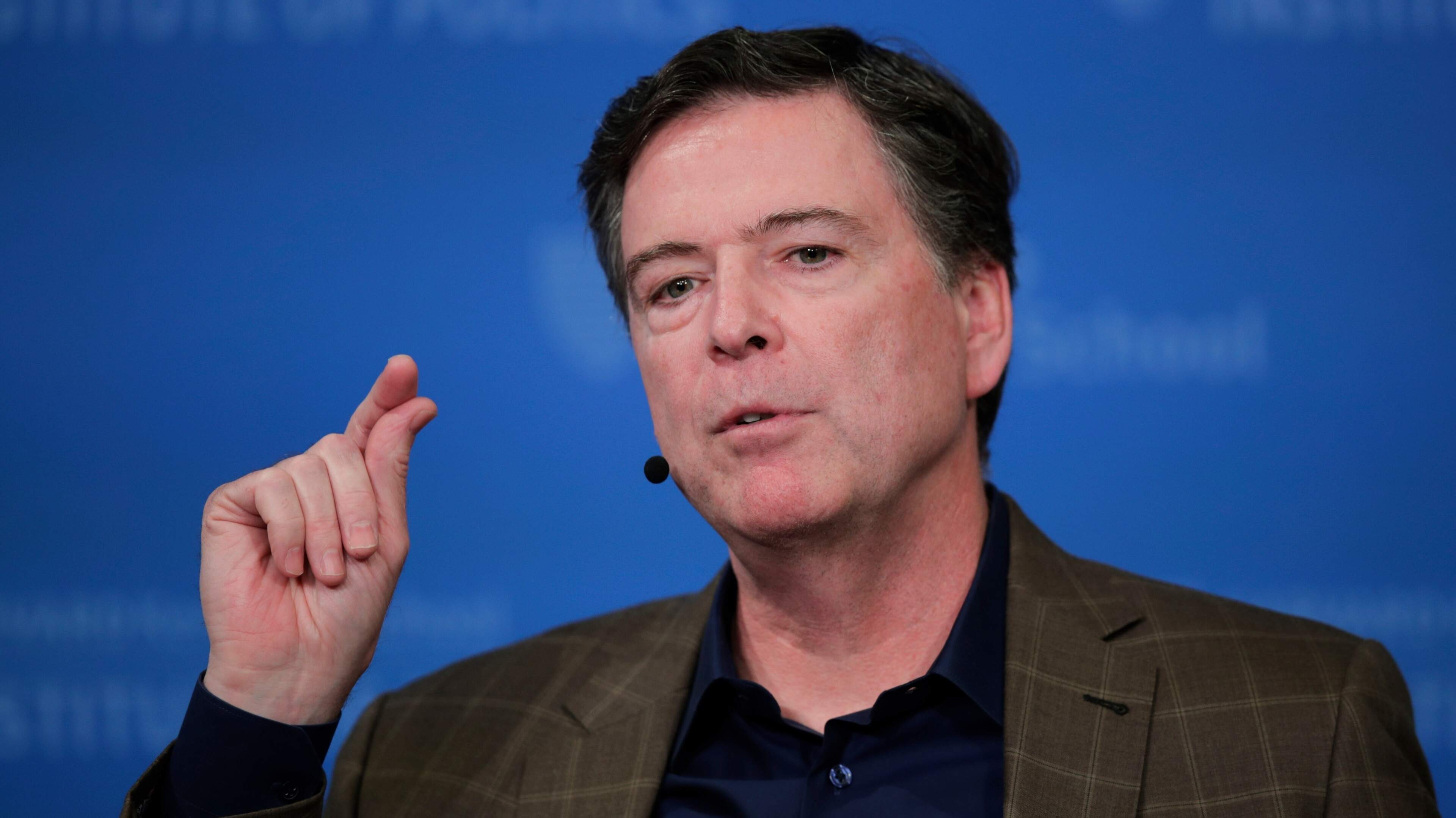 Hoe een foto van schelpen voormalig FBI-directeur James Comey blijft achtervolgen: vete met Donald Trump laait weer op