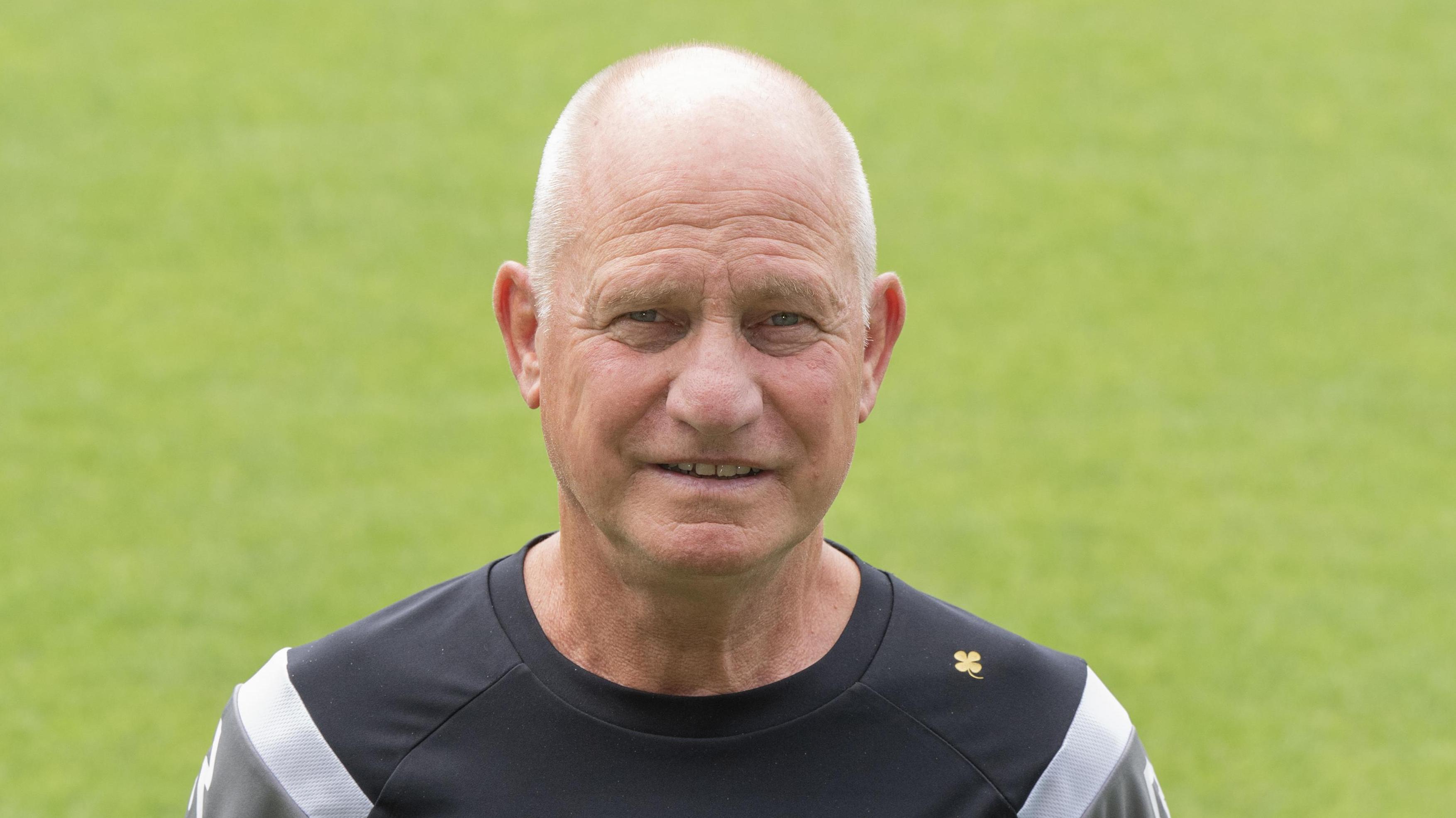 NEC-clubicoon en assistent-trainer Ron de Groot herstelt van reanimatie