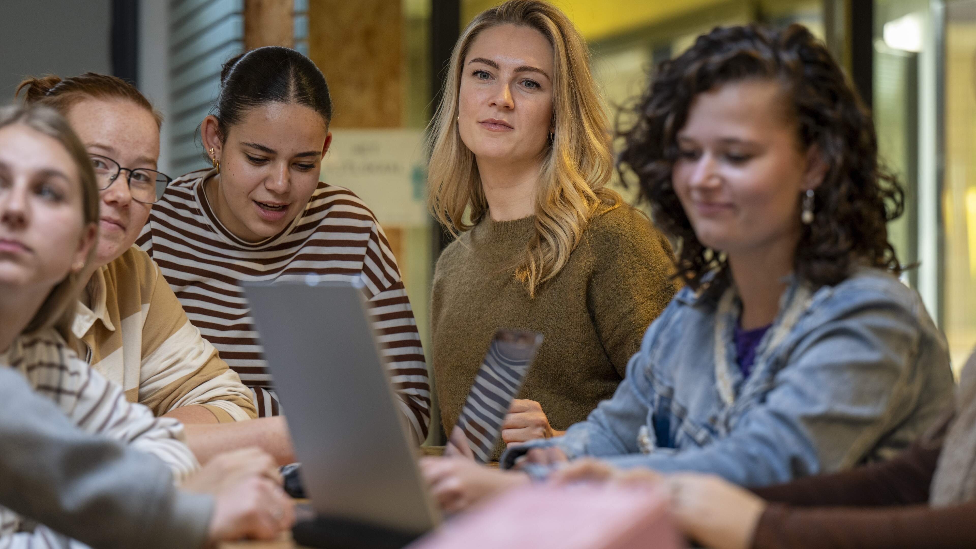 TU Delft mag plekken reserveren voor vrouwen bij studie luchtvaarttechniek