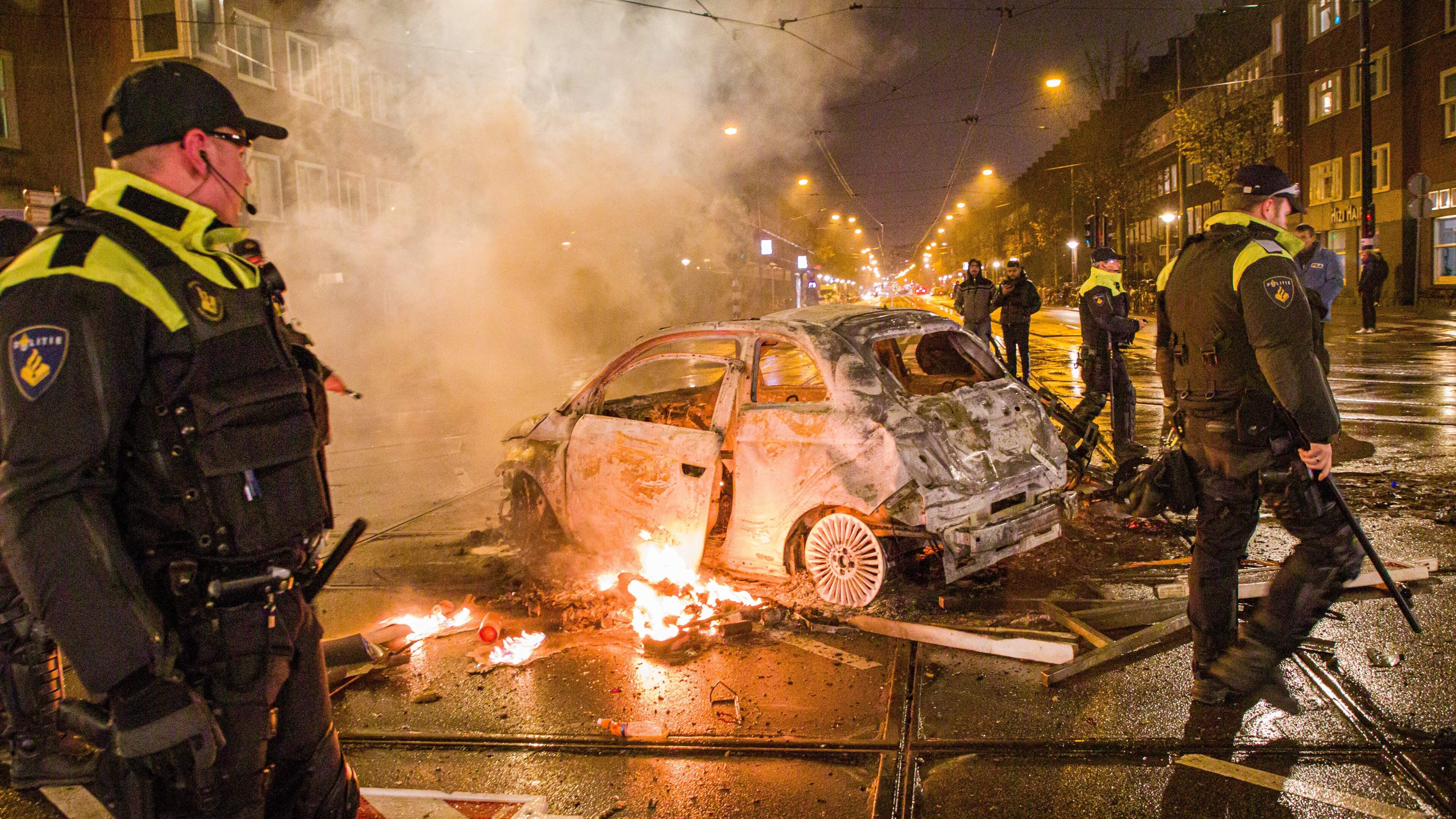 Amsterdam zet zich schrap voor WK-nachten: politie tot diep 