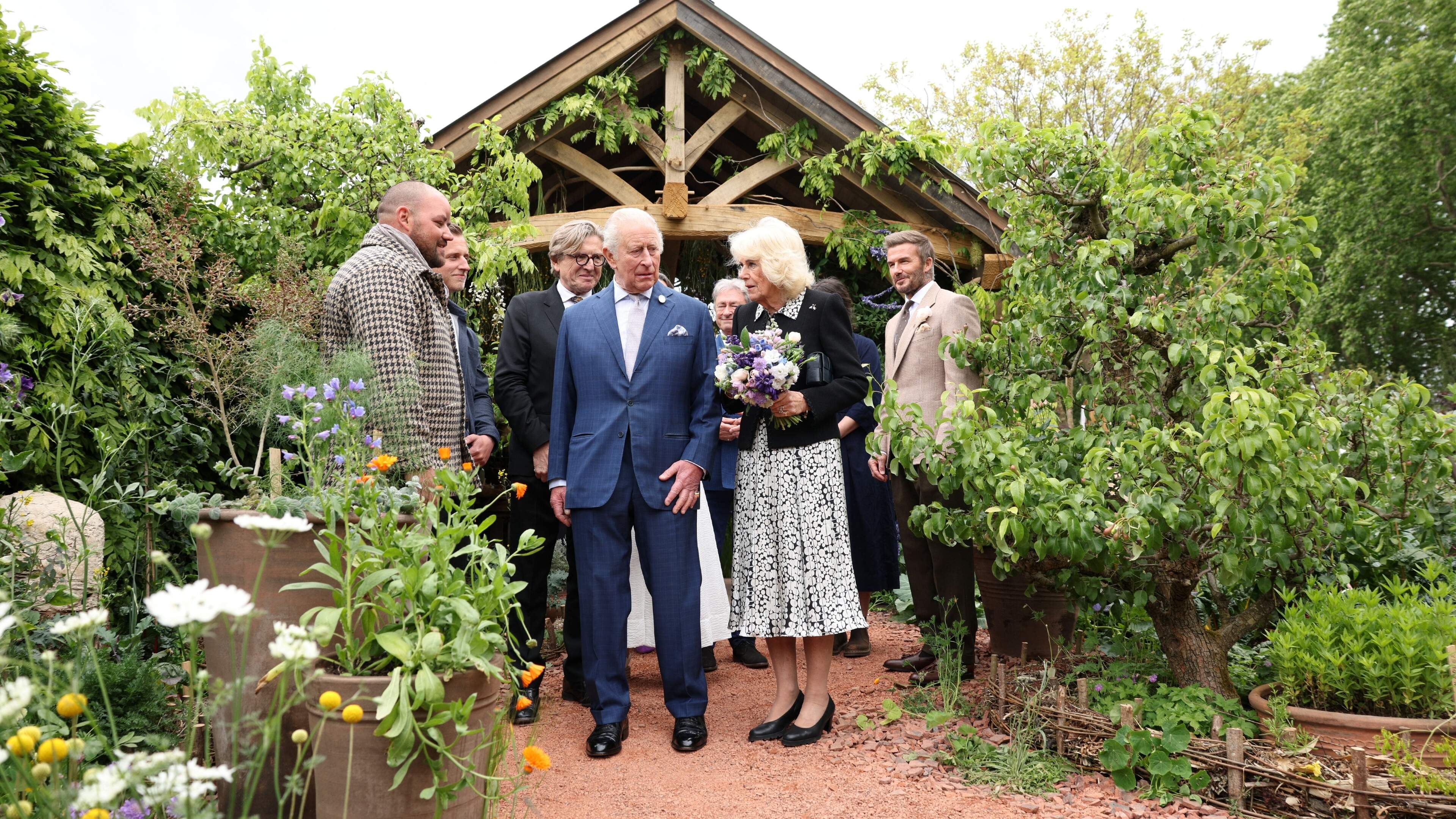 David Beckham bezoekt bloemenshow met koning Charles en koningin Camilla