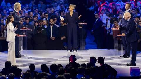 ROTTERDAM - Lijsttrekkers Dilan Yesilgoz (VVD), Geert Wilders (PVV), Joost Eerdmans (JA21) en Frans Timmermans (GroenLinks-PvdA) tijdens het EenVandaag-Verkiezingsdebat in Ahoy in Rotterdam. Zes lijsttrekkers gaan met elkaar in debat in aanloop naar de Tweede Kamerverkiezingen. ANP REMKO DE WAAL