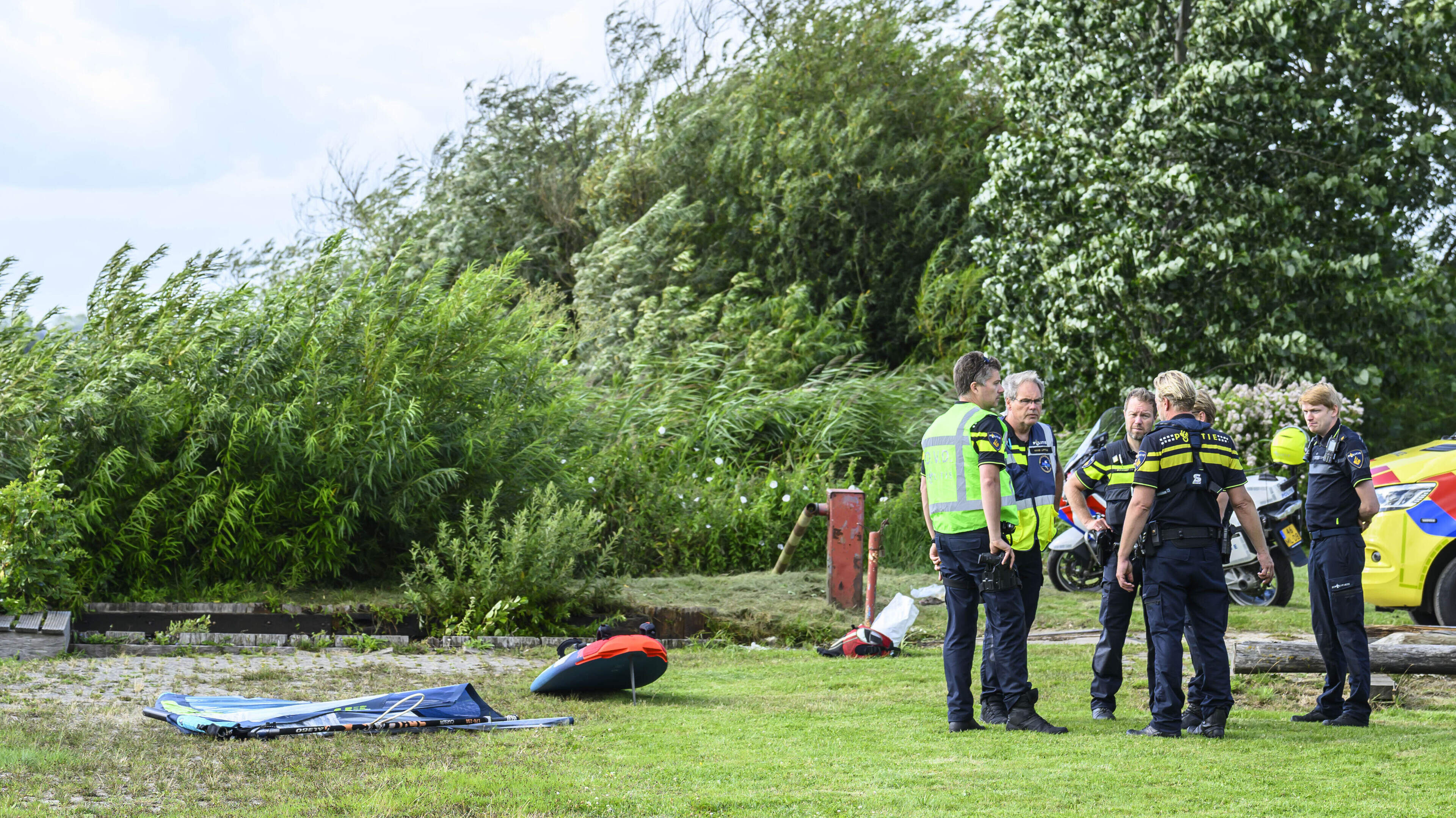 LIVE | Drama op Gronings meer: surfer overleden na aanvaring met boot, 19-jarige bestuurder aangehouden