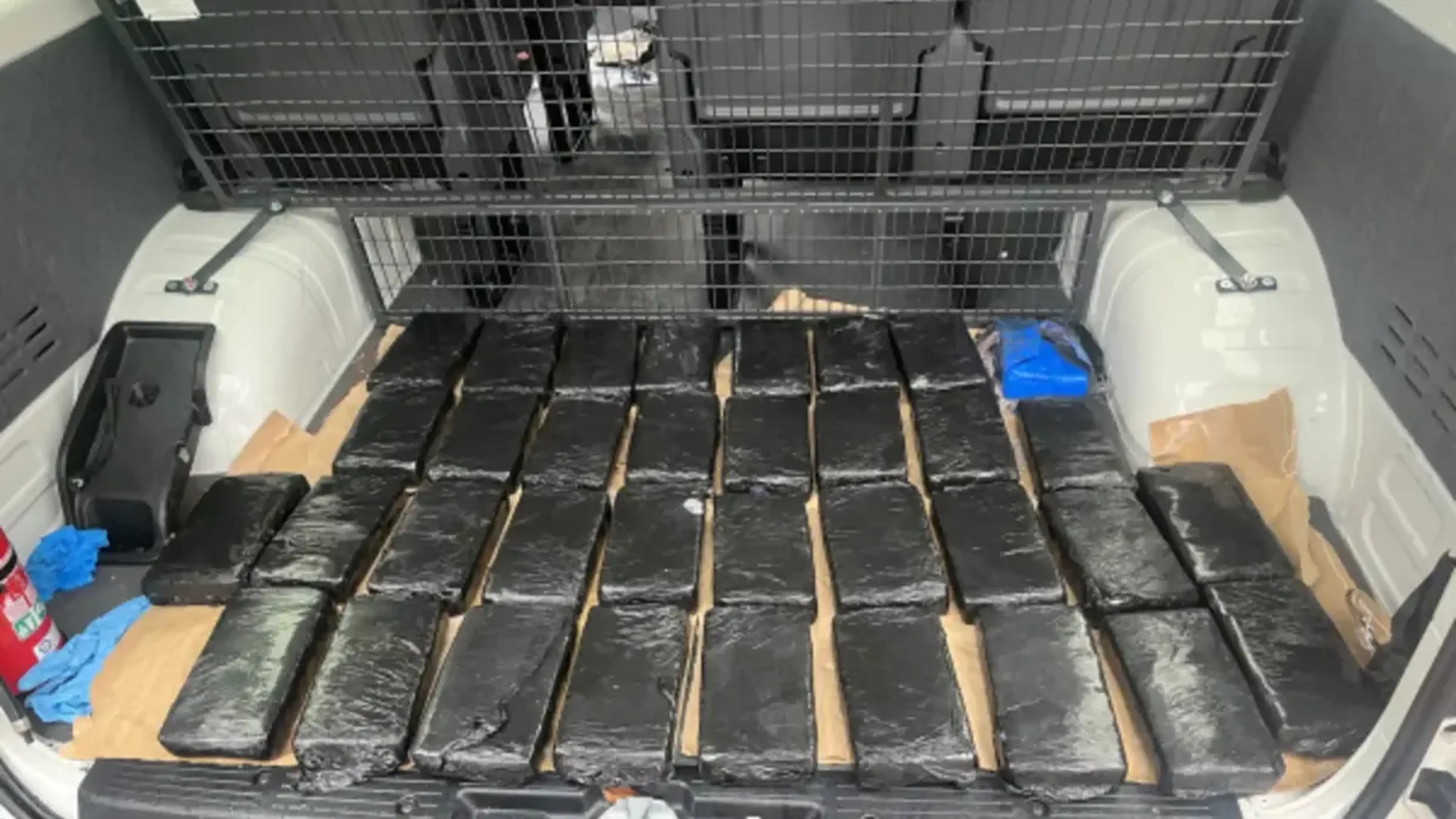 Nederlandse cocaïnezending met straatwaarde van 40 miljoen euro onderschept in zeecontainer Nieuw-Zeeland