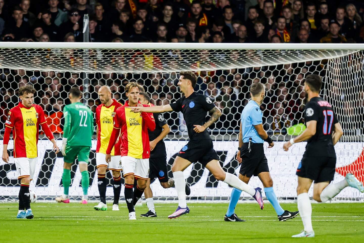 David Miculescu viert de openingstreffer voor FCSB.