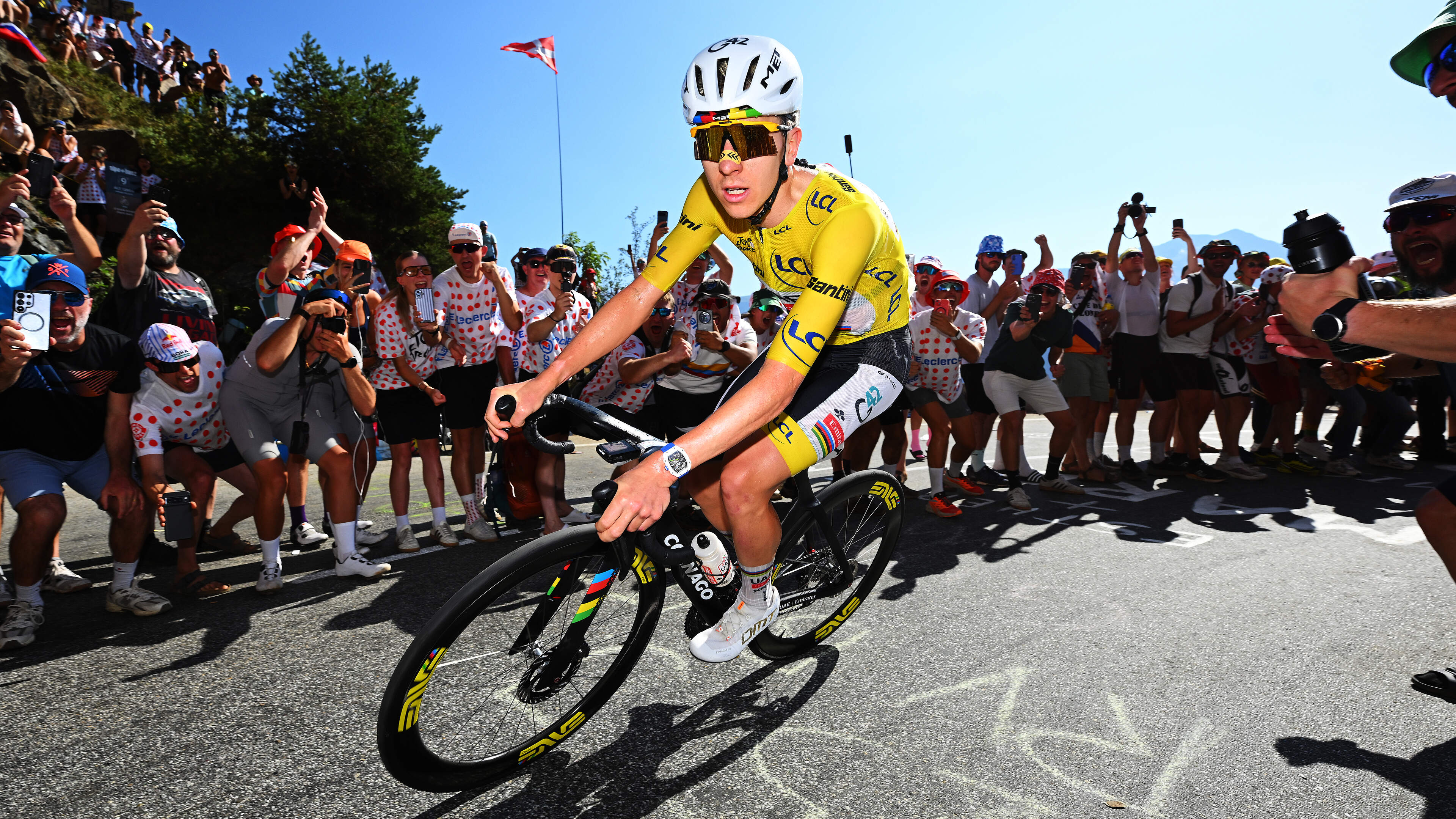 LIVE Tour de France | Tadej Pogacar wil ploeggenoot helpen in koninginnenrit