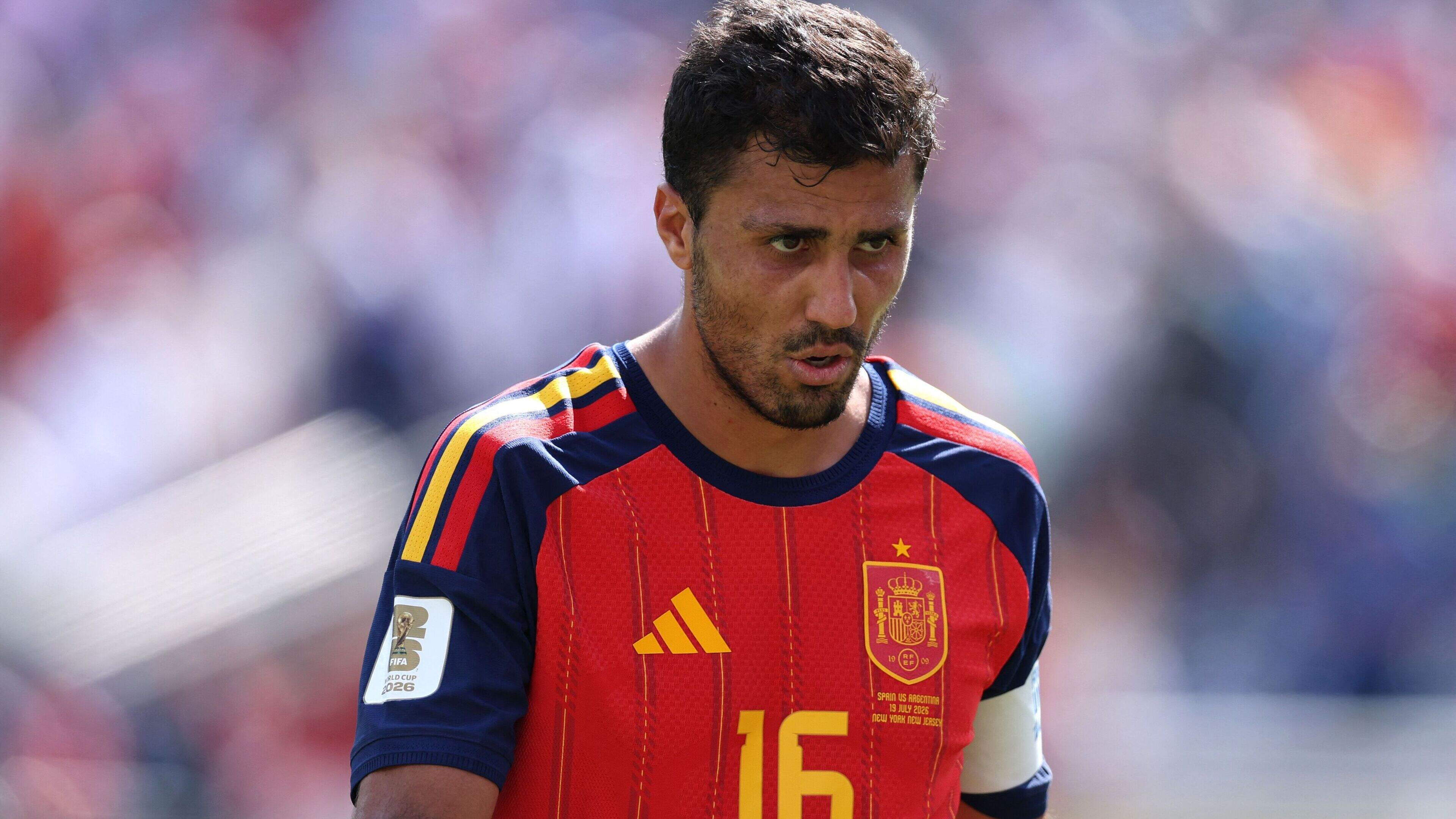 Wereldkampioen Rodri bij Manchester City uitgeschakeld met rugoperatie: ’Hij heeft rust nodig’