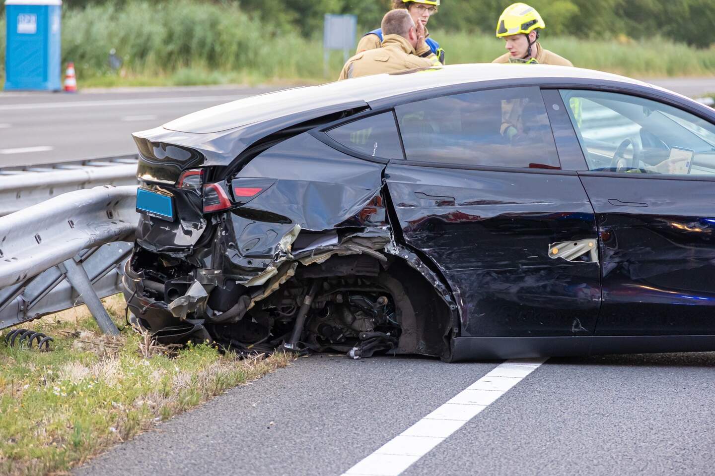 Geraakte zijkant van de auto. 
