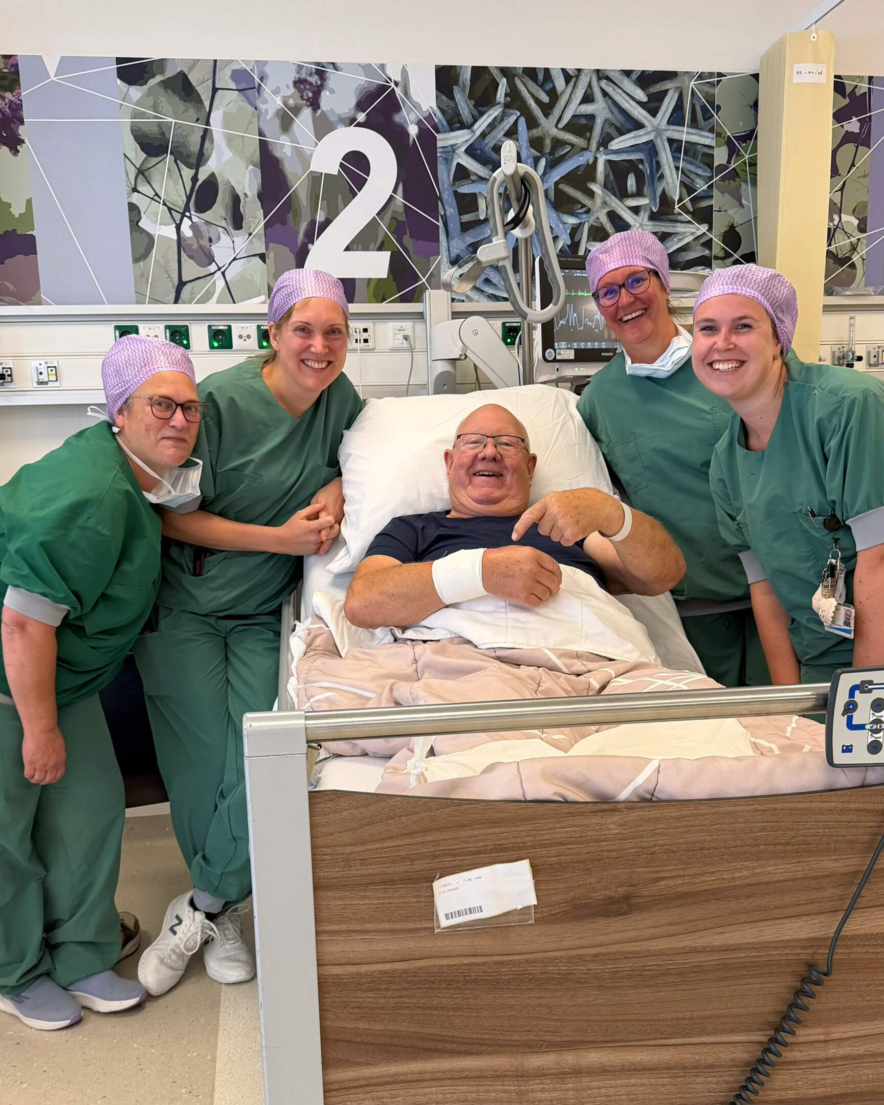Zanger Henk Wijngaard (80) wacht een zware hartoperatie: 'Het was één  minuut voor twaalf' | De Telegraaf