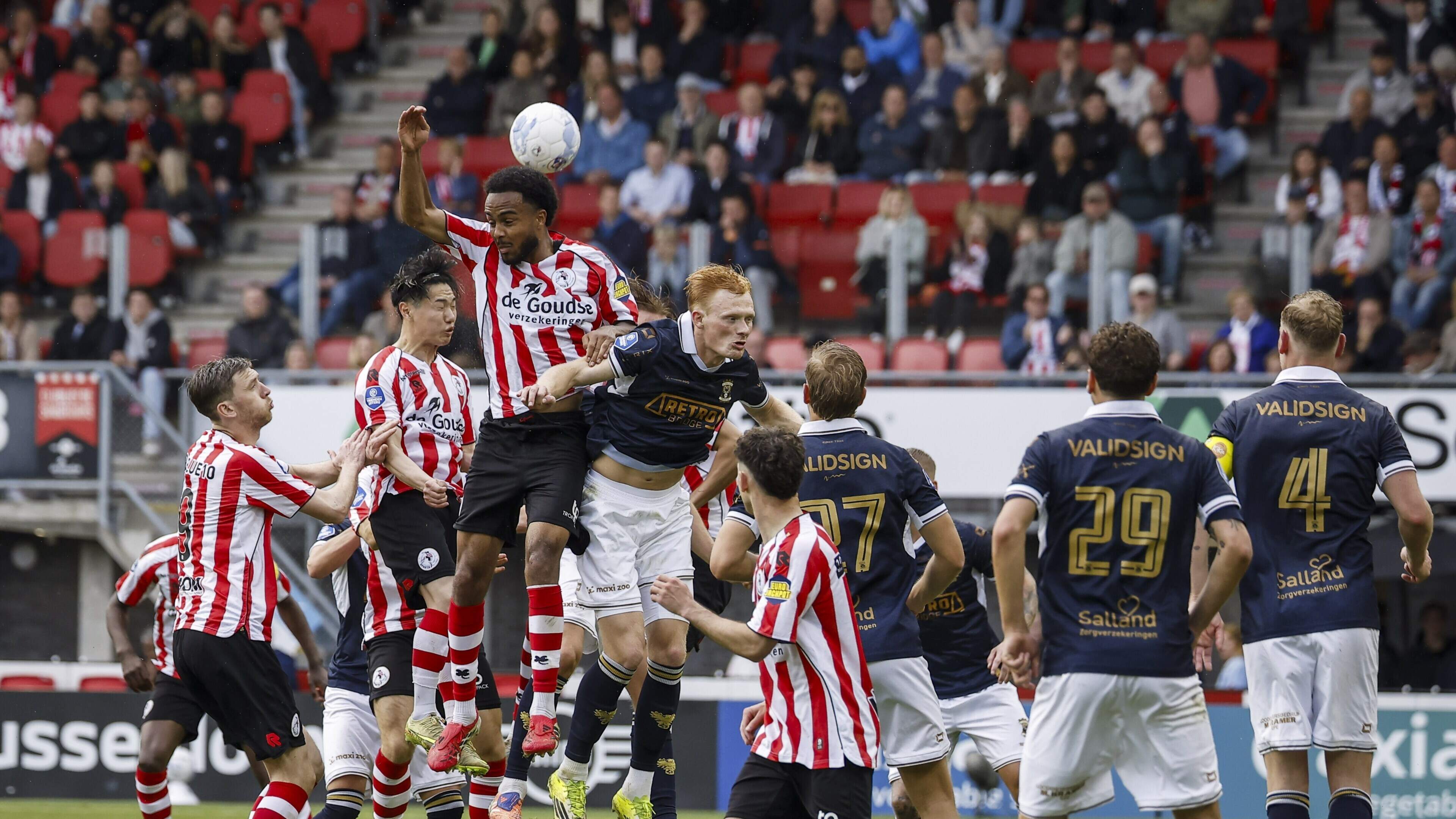 Sparta loopt schade op in strijd om de play-offs tegen Go Ahead Eagles