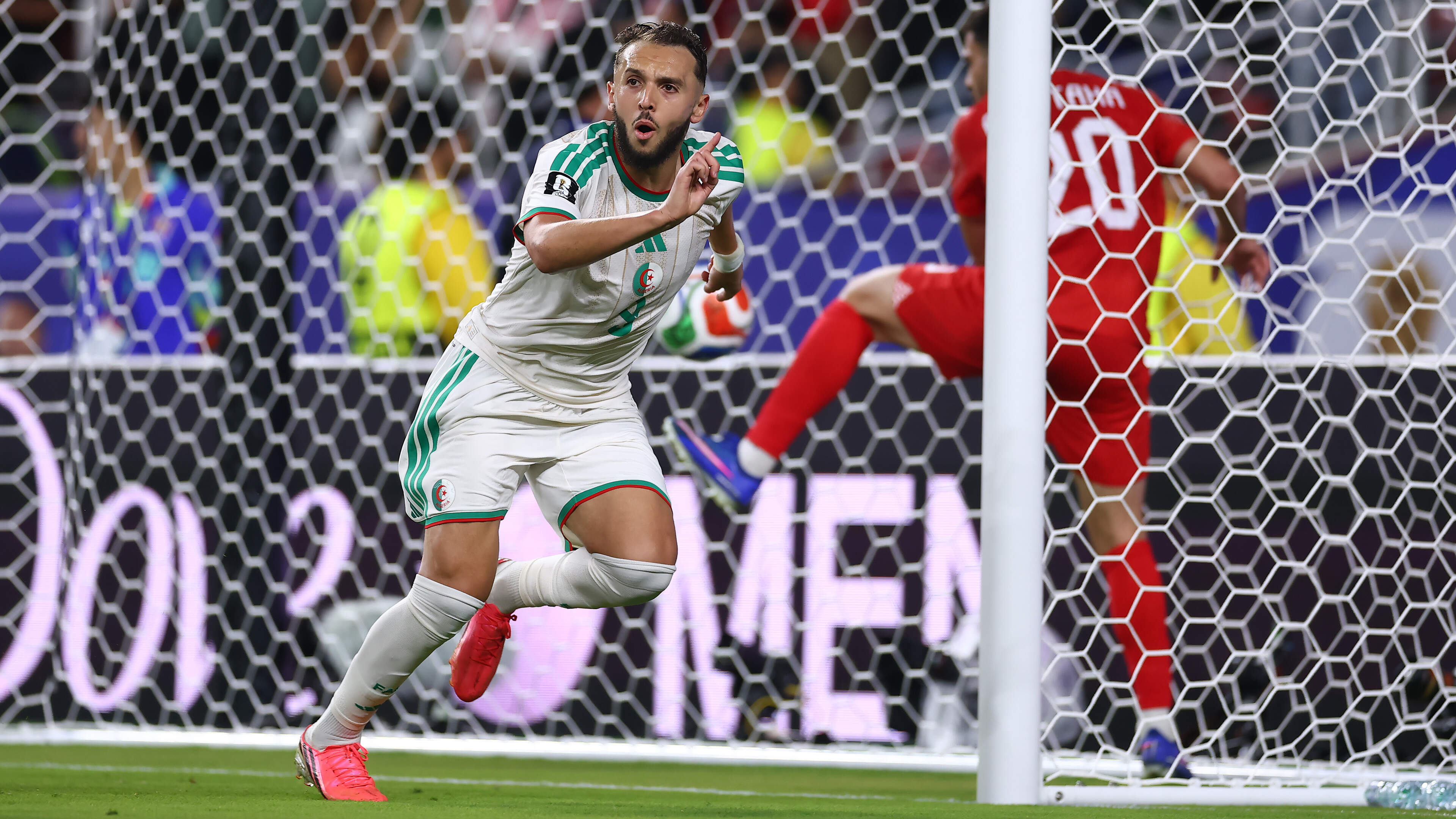 Algerije keert het in de slotfase helemaal om en schakelt Jordanië uit op het WK 2026