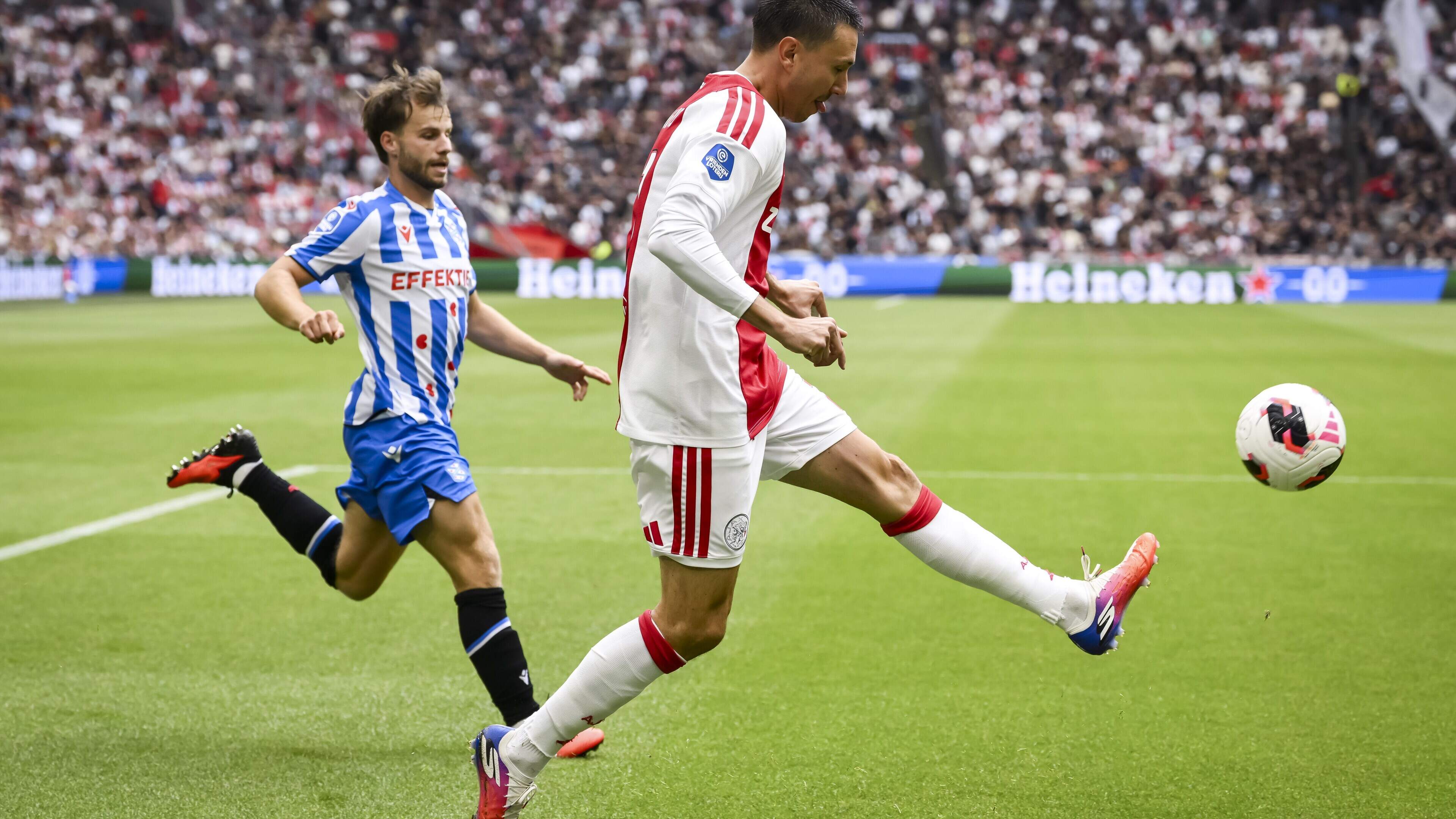 Steven Berghuis houdt de moed erin ondanks dreun voor Ajax: ’We moeten nog wel aan elkaar wennen’
