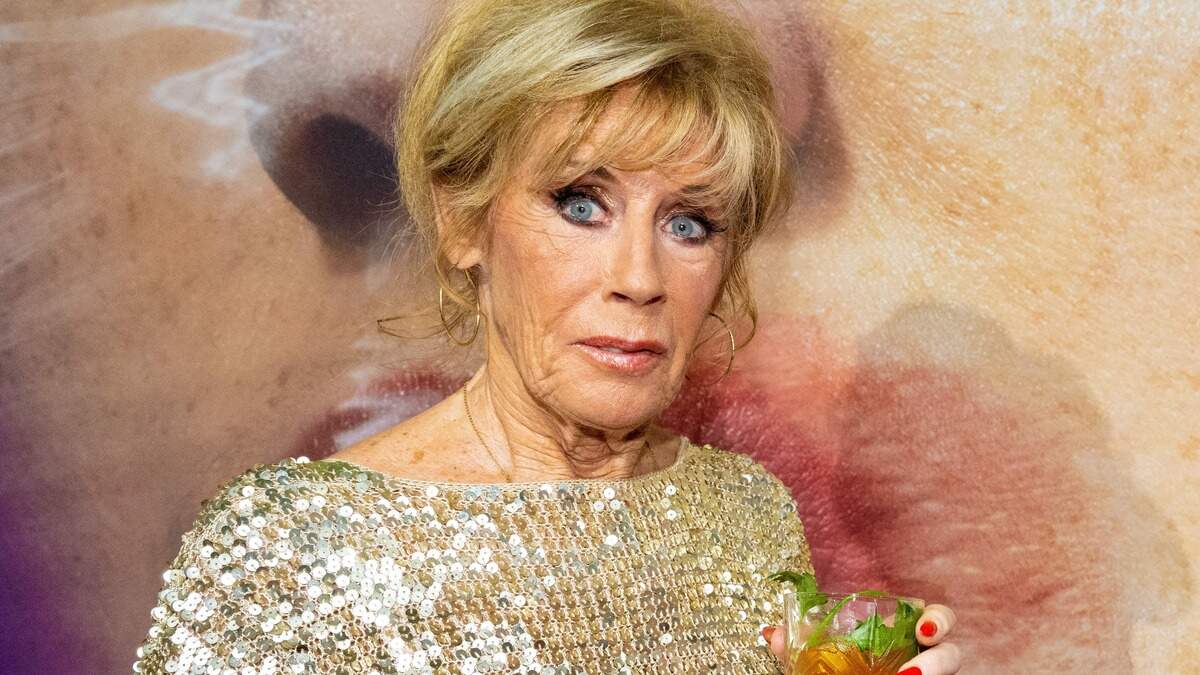 歌手と女優の冗談であるブルーイス（73）は亡くなりました