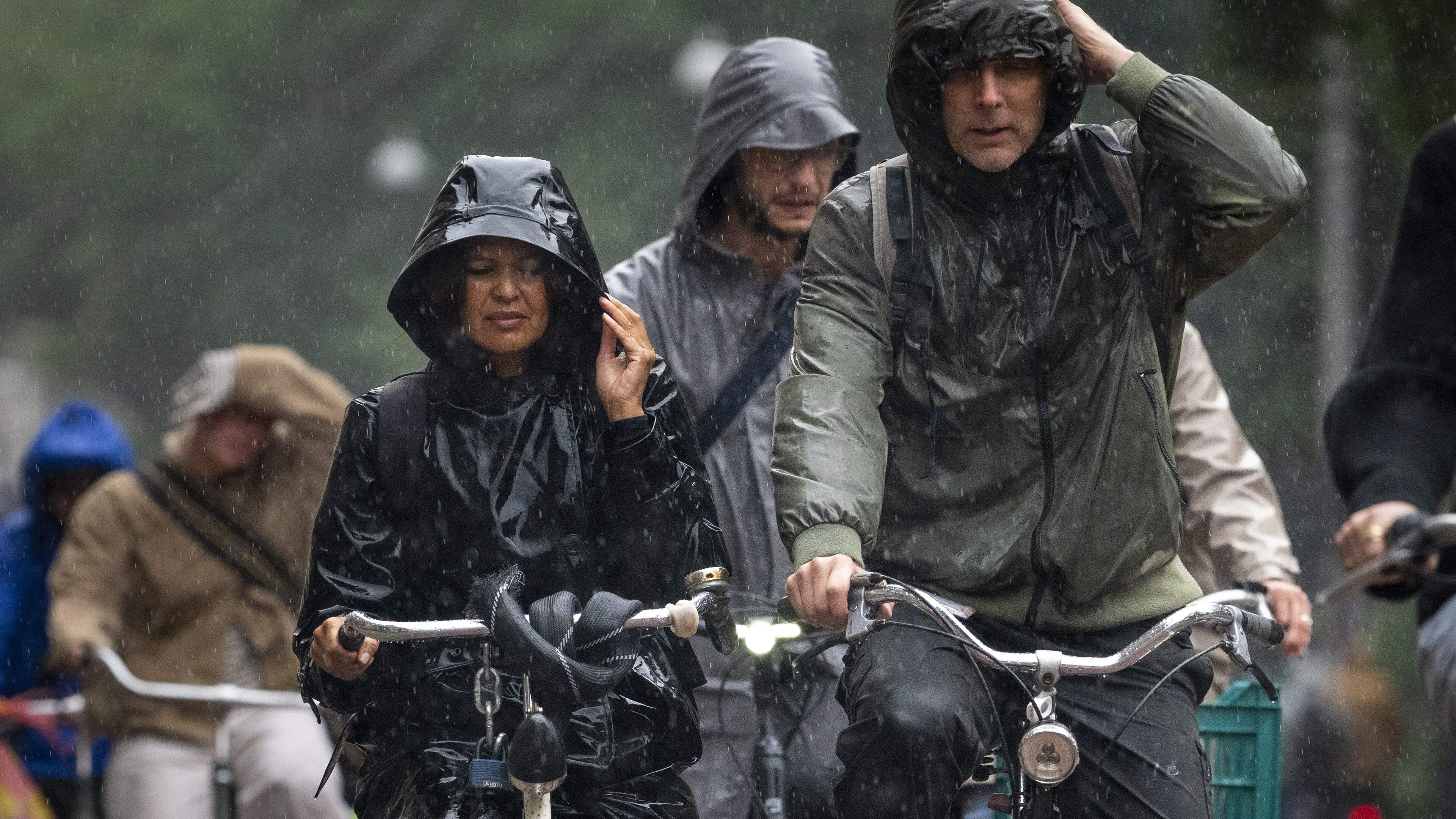 Storm Austen trekt Nederland in: onstuimige avond aanstaande met veel wind en fikse regenval