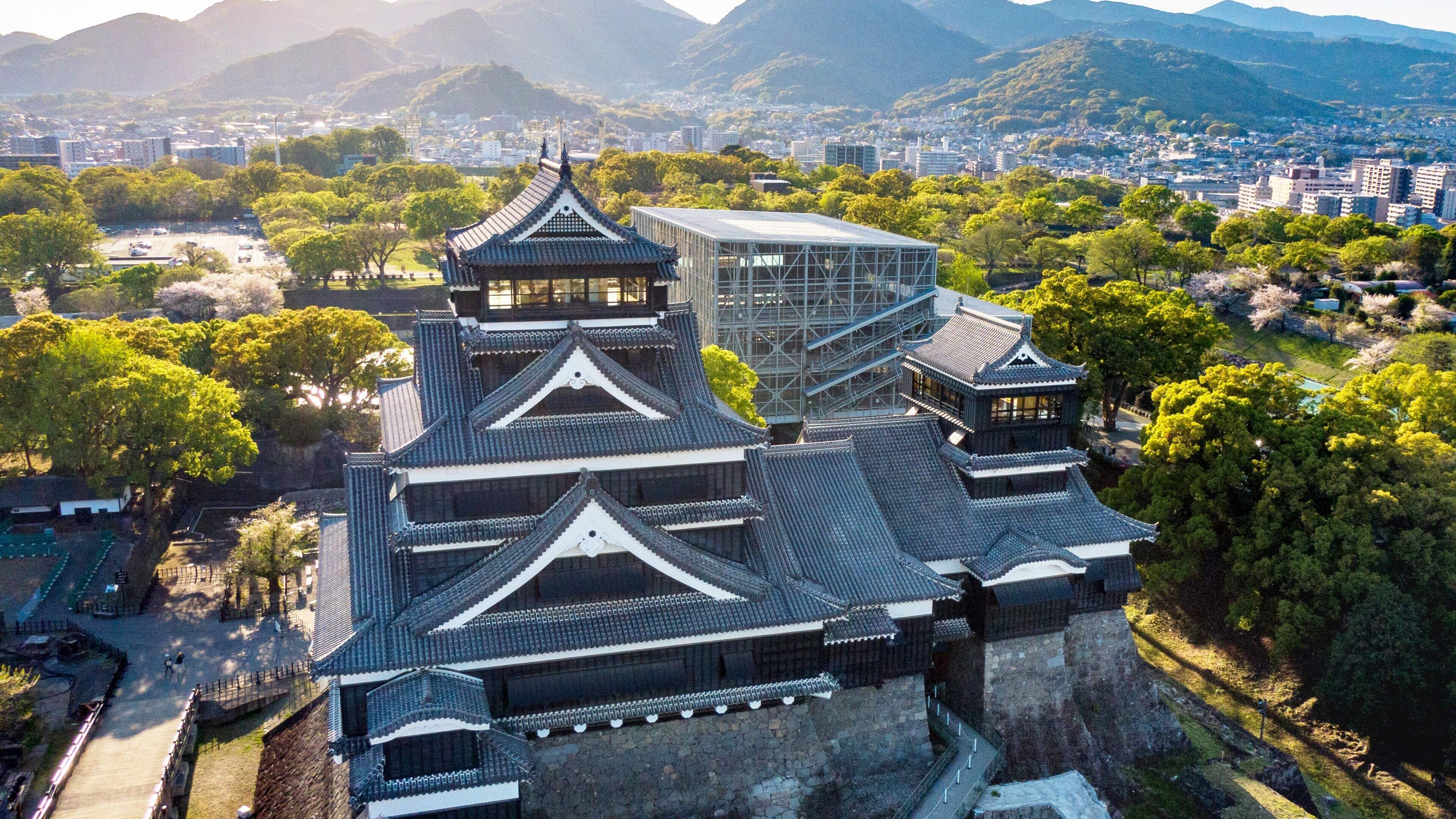 Zware aardbeving treft Japan, hoogste op Japanse schaal