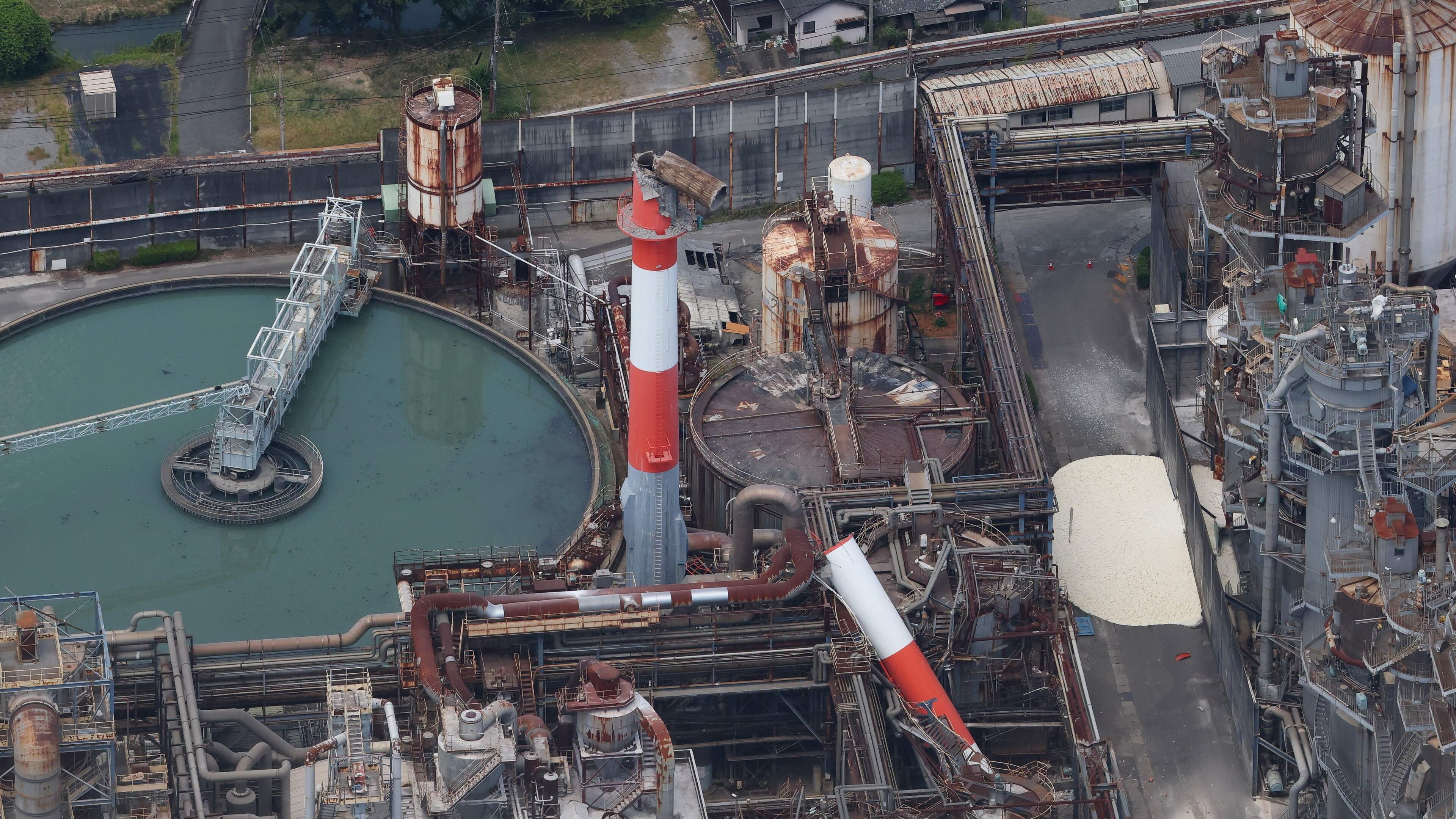 Zware beving Japan: zeker vijf doden in papierfabriek waar enorme schoonsteen instortte