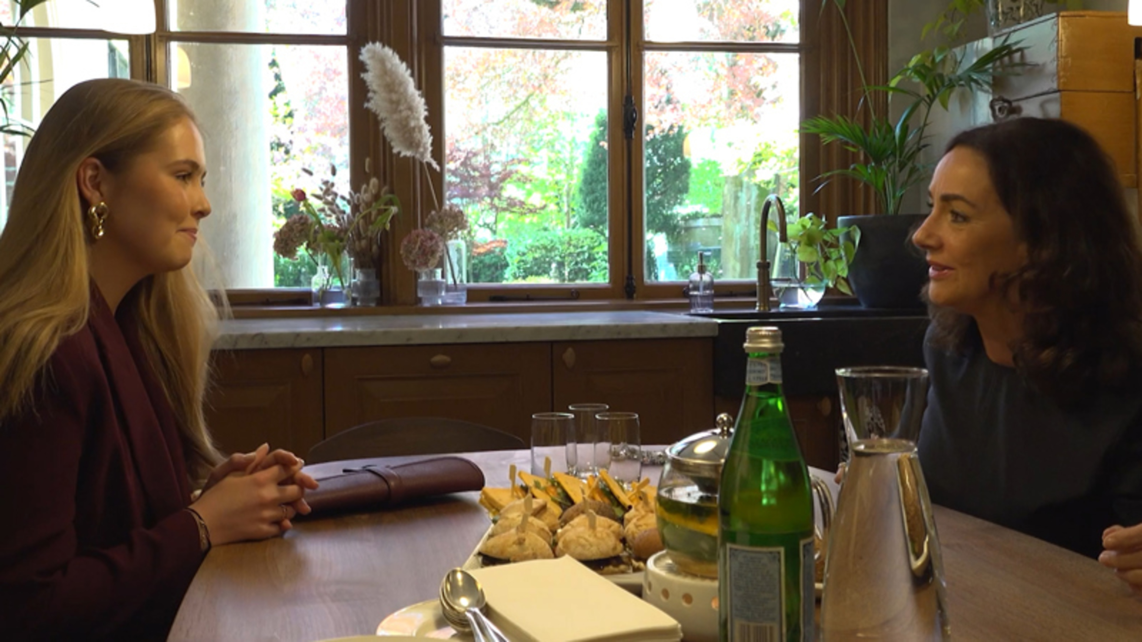 Prinses Amalia op de brunch bij burgermeester Halsema