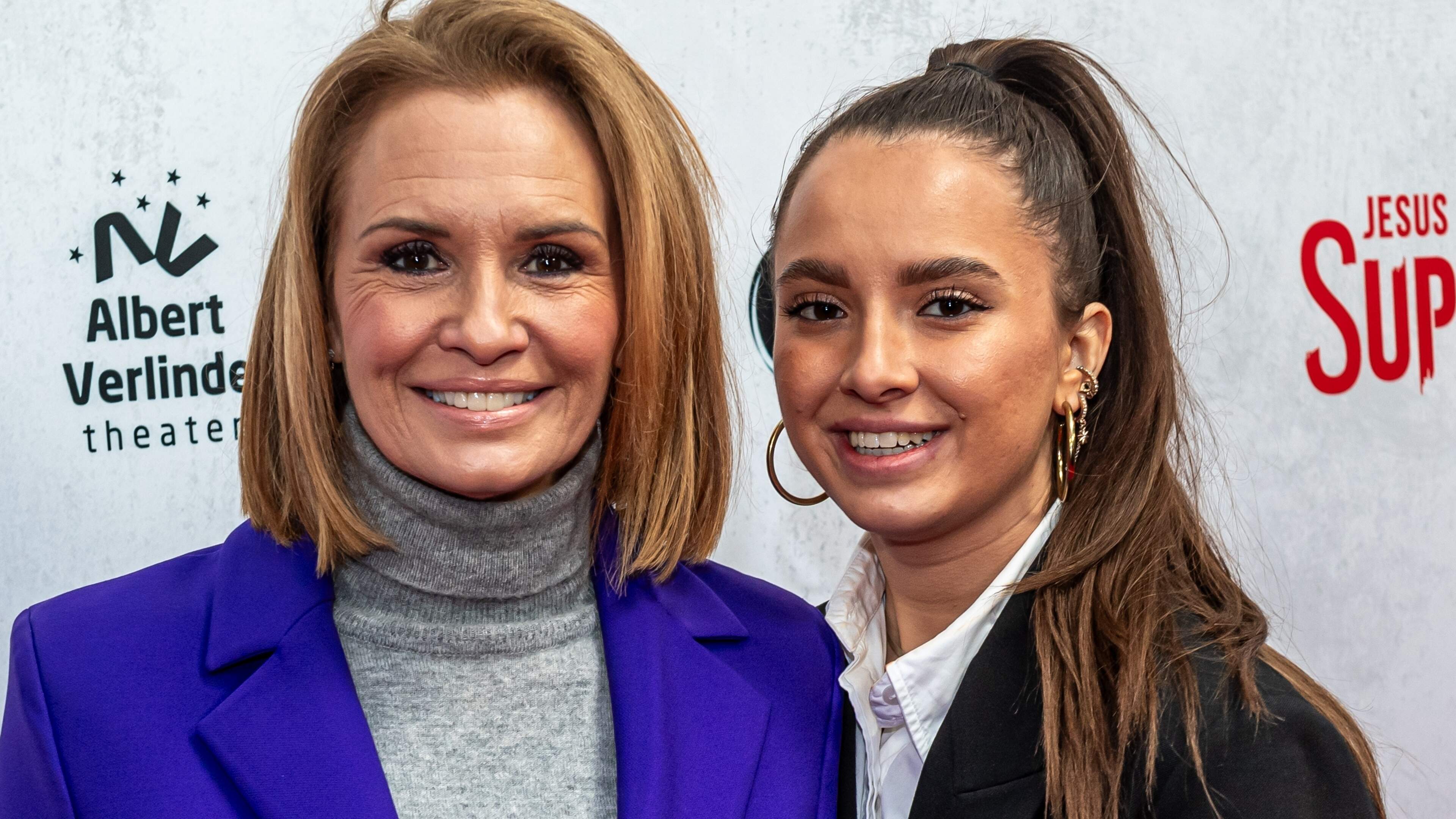 Leontine Ruiters (58) en dochter Jada Borsato (23) in ziekenhuis na ernstig verkeersongeluk op Ibiza: ’Frontale botsing met spookrijder’