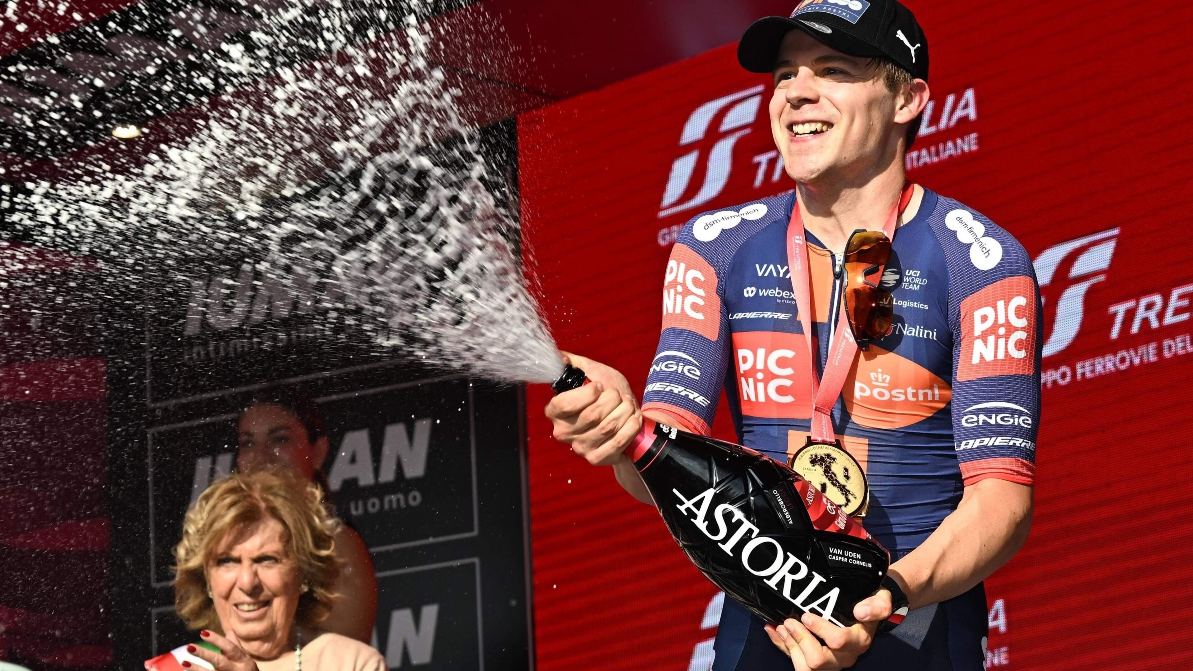 Giro-verrassing Casper van Uden bevrijd van blessures en ziekte: ’Waarom zou het niet nog een keer kunnen?’