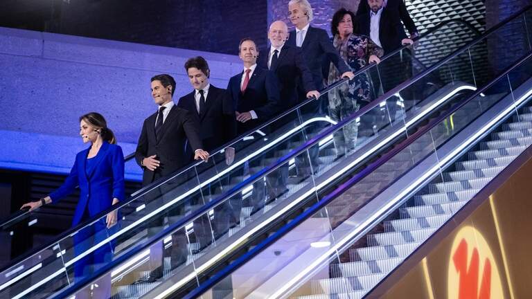 DEN HAAG - Lijsttrekkers Dilan Yesilgoz (VVD), Rob Jetten (D66), Henri Bontenbal (CDA), Eddy van Hijum (NSC), Frans Timmermans (GroenLinks-PvdA), Geert Wilders (PVV), Caroline van der Plas (BBB), Jimmy Dijk (SP) en Joost Eerdmans (JA21) voor aanvang van het NOS Slotdebat. Aan de vooravond van de Tweede Kamerverkiezingen gingen de leiders van de zes grootste partijen met elkaar in debat onder leiding van Rob Trip. ANP REMKO DE WAAL