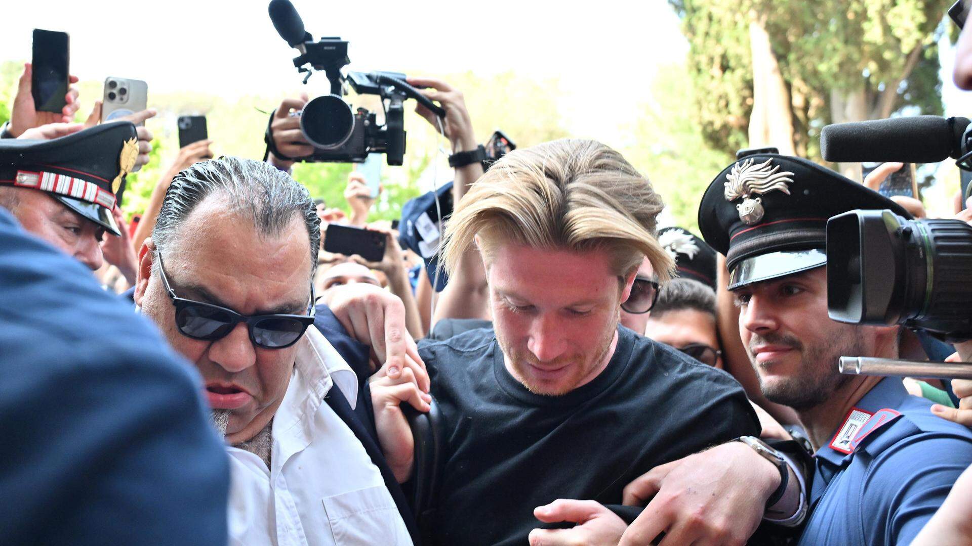 Mandatory Credit: Photo by Felice De Martino/SPP/Shutterstock (15353864g)
New Napoli player Kevin De Bruyne arrives at Villa Stuart, Italy (Felice De Martino/SPP)
New Napoli player Kevin De Bruyne arrives at Villa Stuart, Roma, Italy - 12 Jun 2025