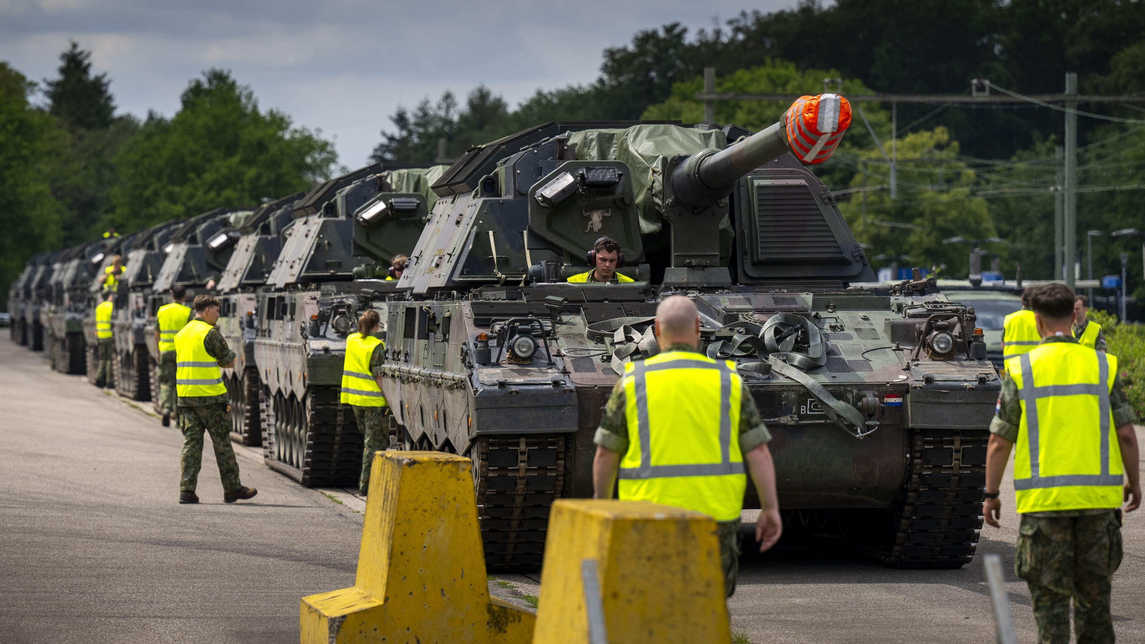 Nederland investeert miljarden in Defensie, maar kan tanks nauwelijks vervoeren: ’Wel fijn als je goederen van A naar B kan brengen’