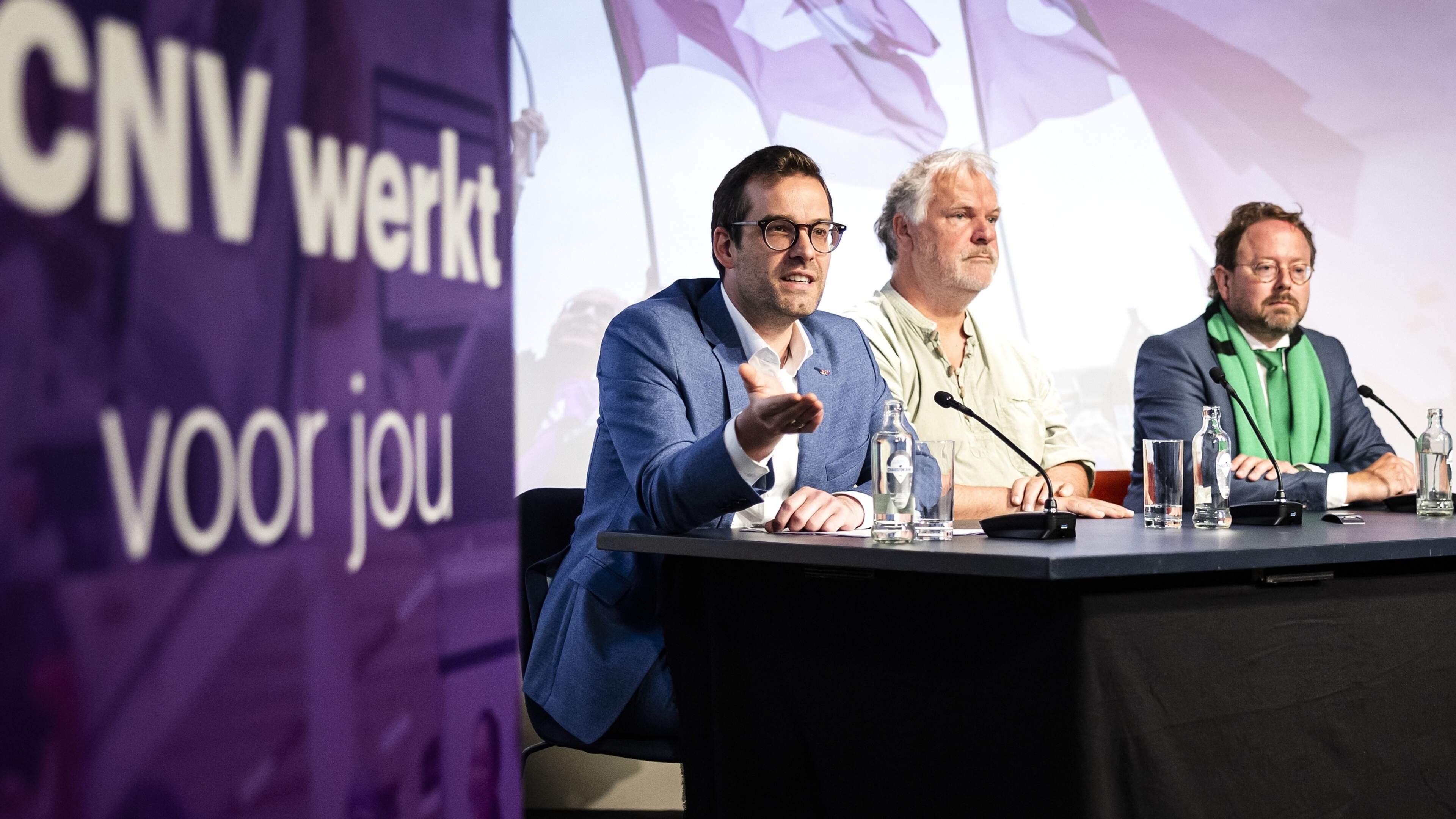 Vakbonden lopen opnieuw weg bij overleg met kabinet: ontevreden met aanbod