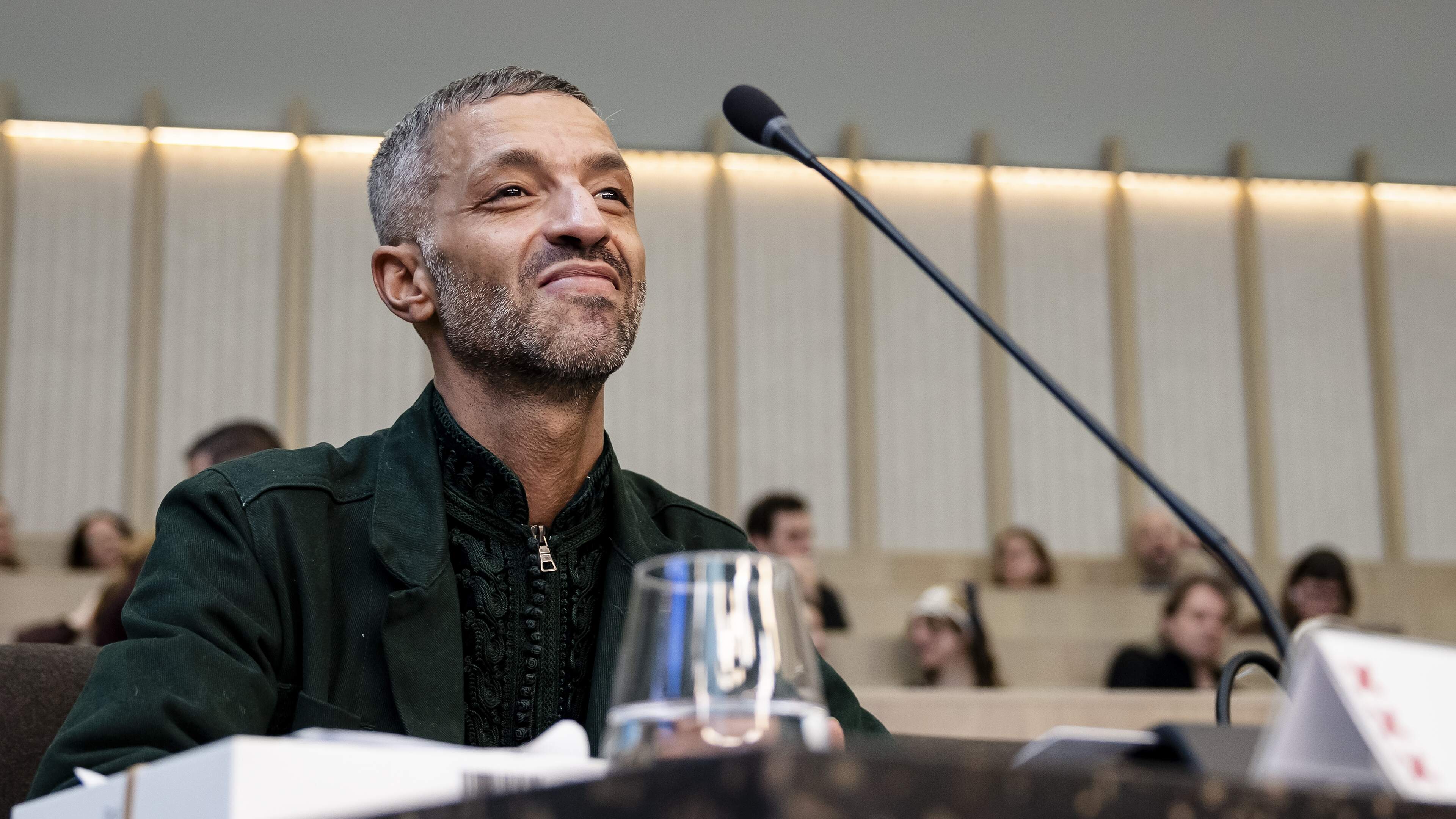Tofik Dibi geeft teken van leven: ’Schuldenindustrie doet denken aan maffia’