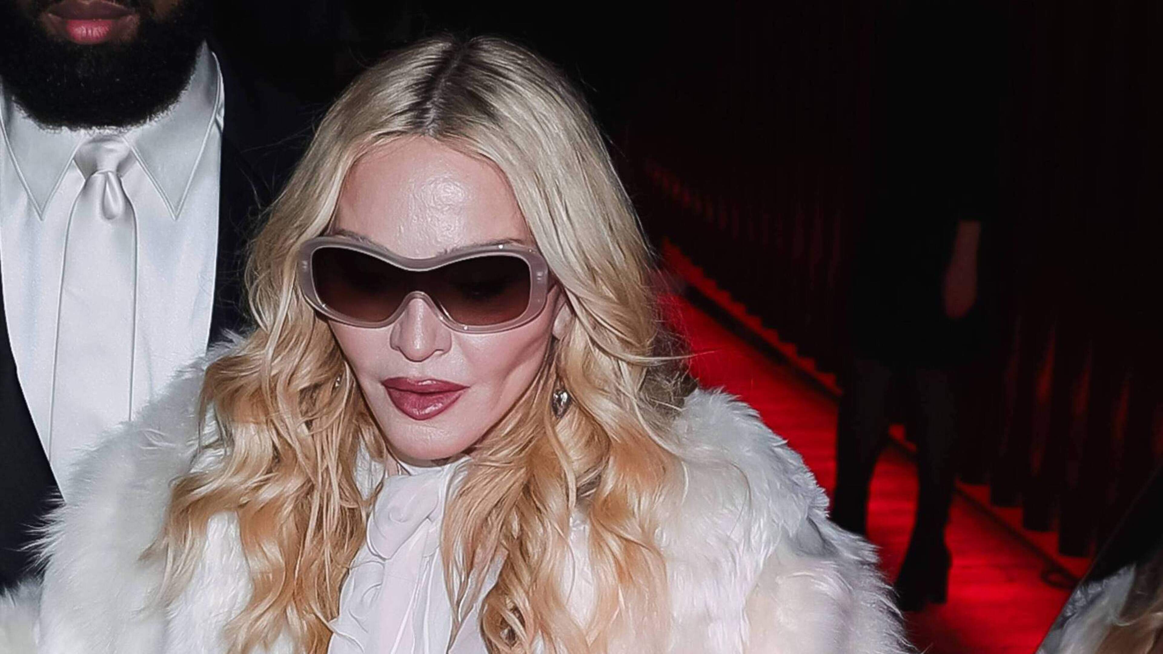 Madonna brengt nummer van nieuw album uit