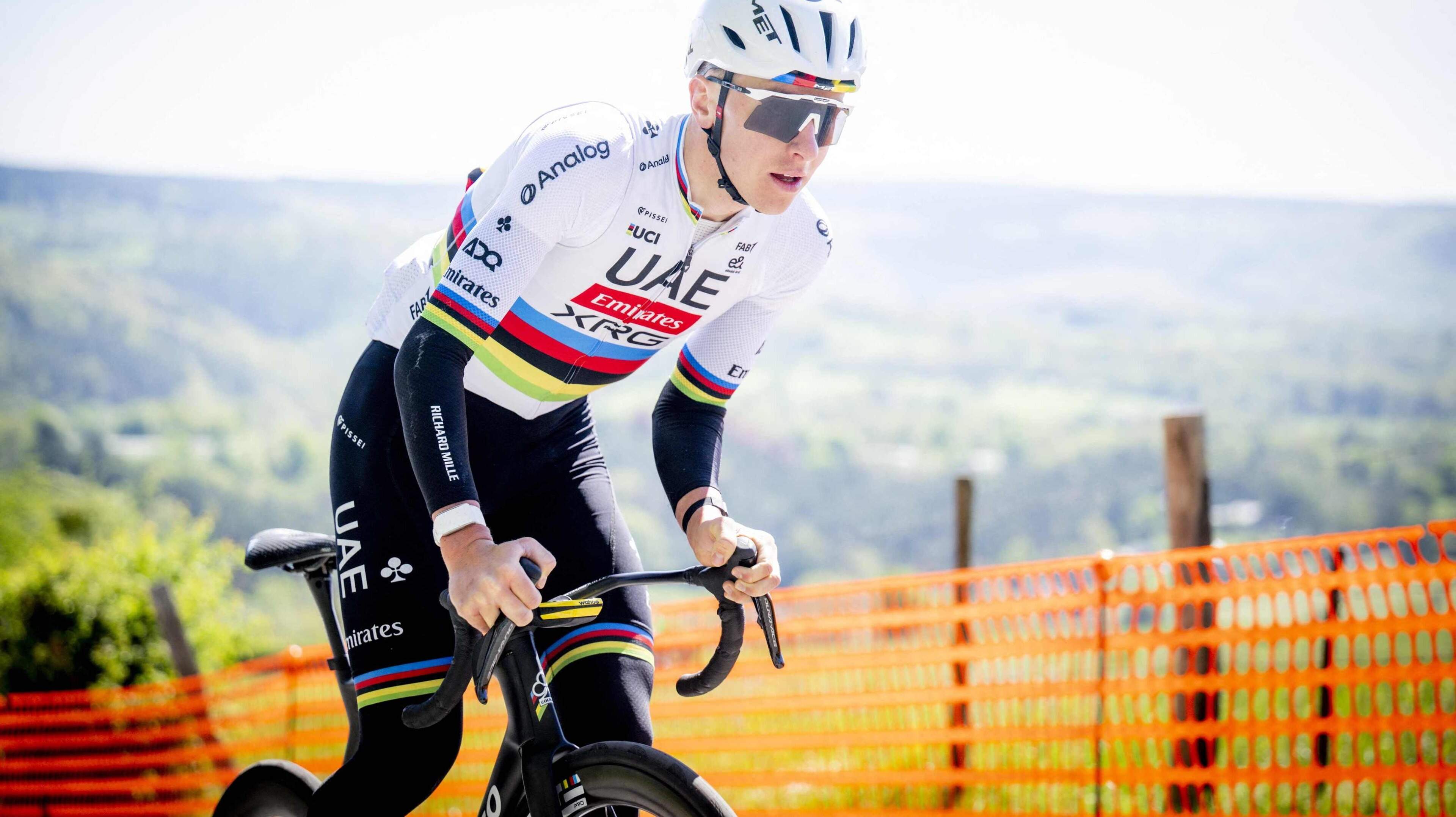 LIVE Luik-Bastenaken-Luik: Tadej Pogacar al in beginfase minuten achter groep met Remco Evenepoel