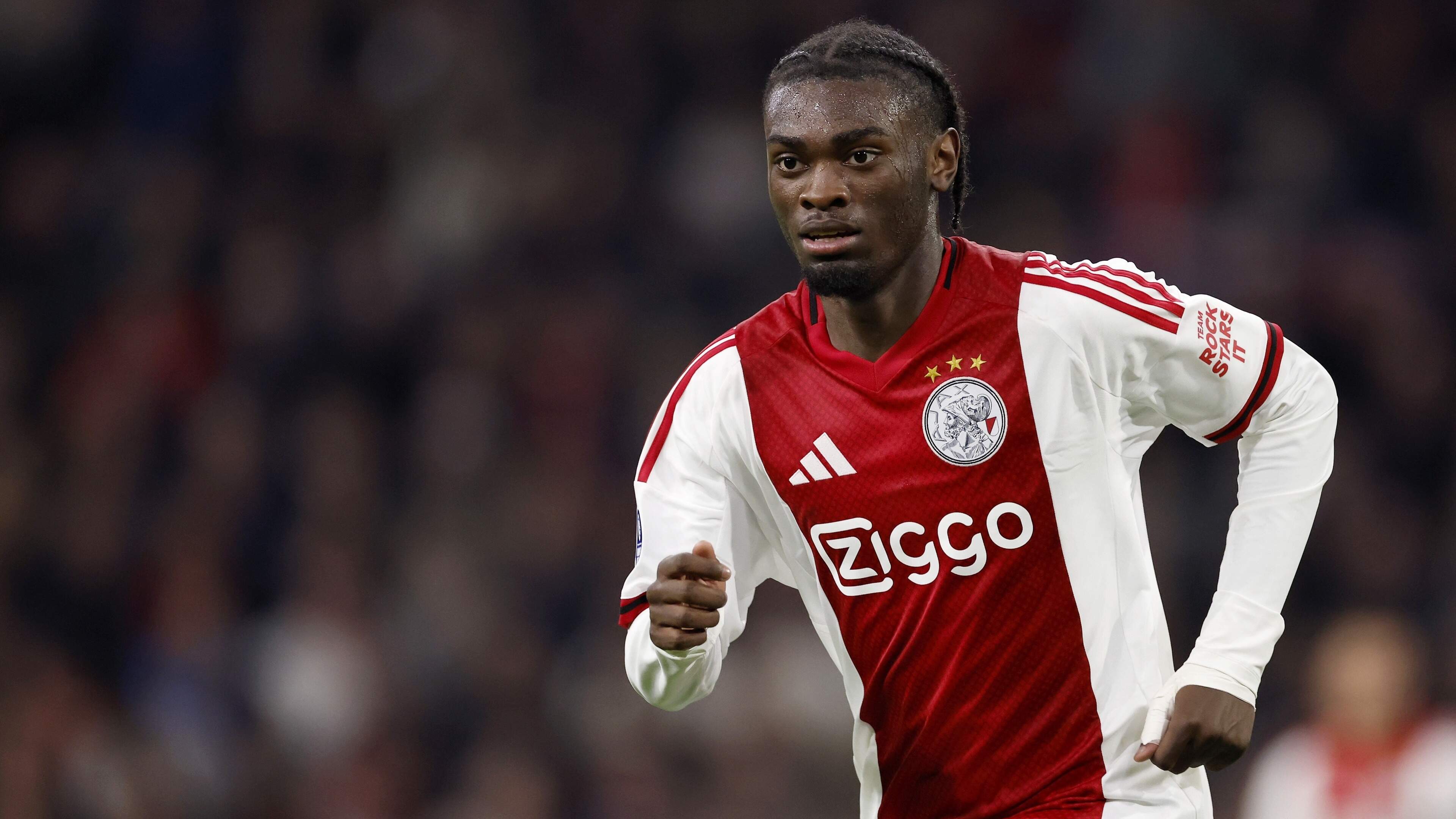 Ajax-middenvelder Jorthy Mokio: ’Ik volg mijn gevoel en kies voor Congo’