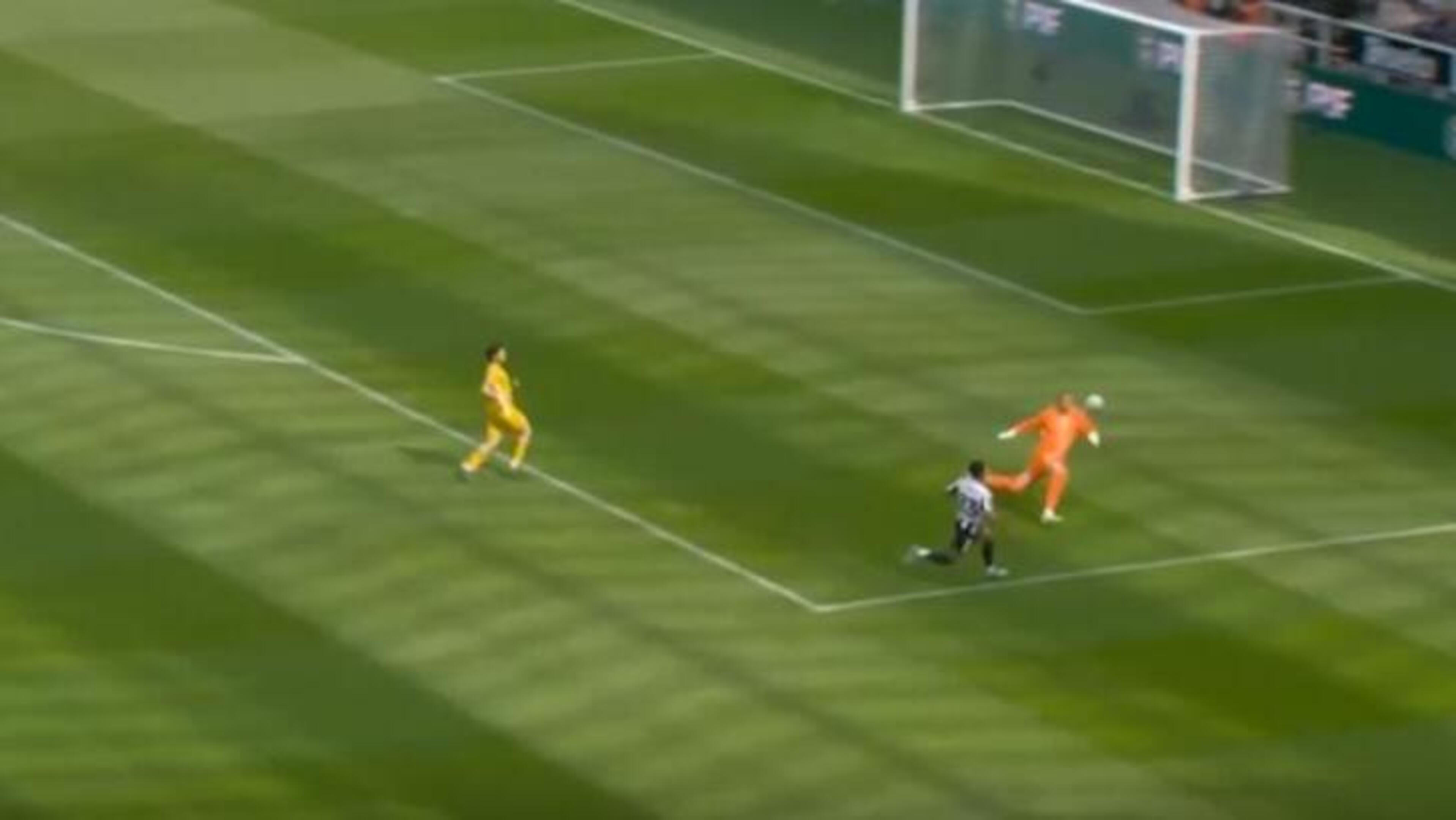 Videogoal: Vreemde actie Bart Verbruggen bij doelpunt Newcastle United: 'Wat doe je daar?!'