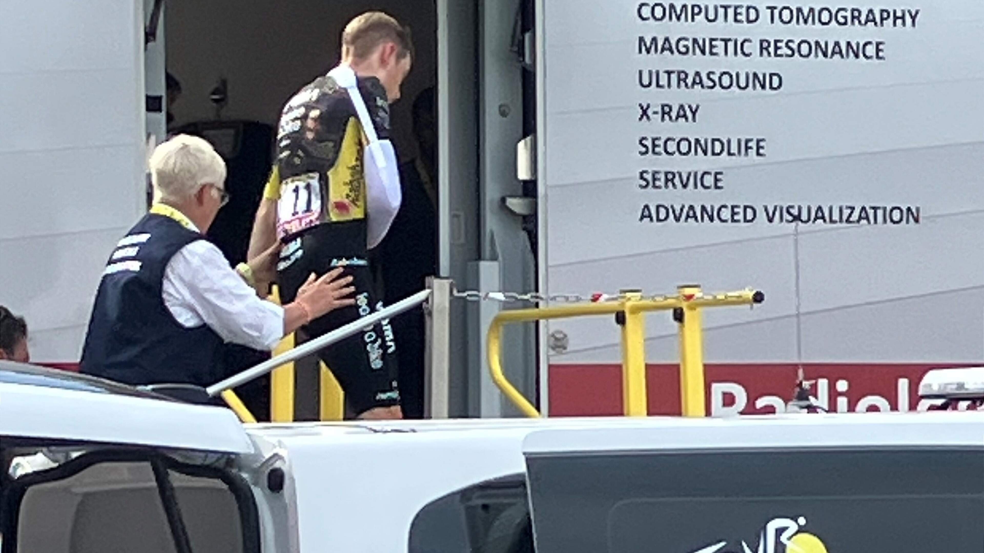 Dramatische aftocht in ambulance van Jonas Vingegaard zorgt voor tranen en twijfels voor de toekomst: ’Keiharde klap voor iedereen’