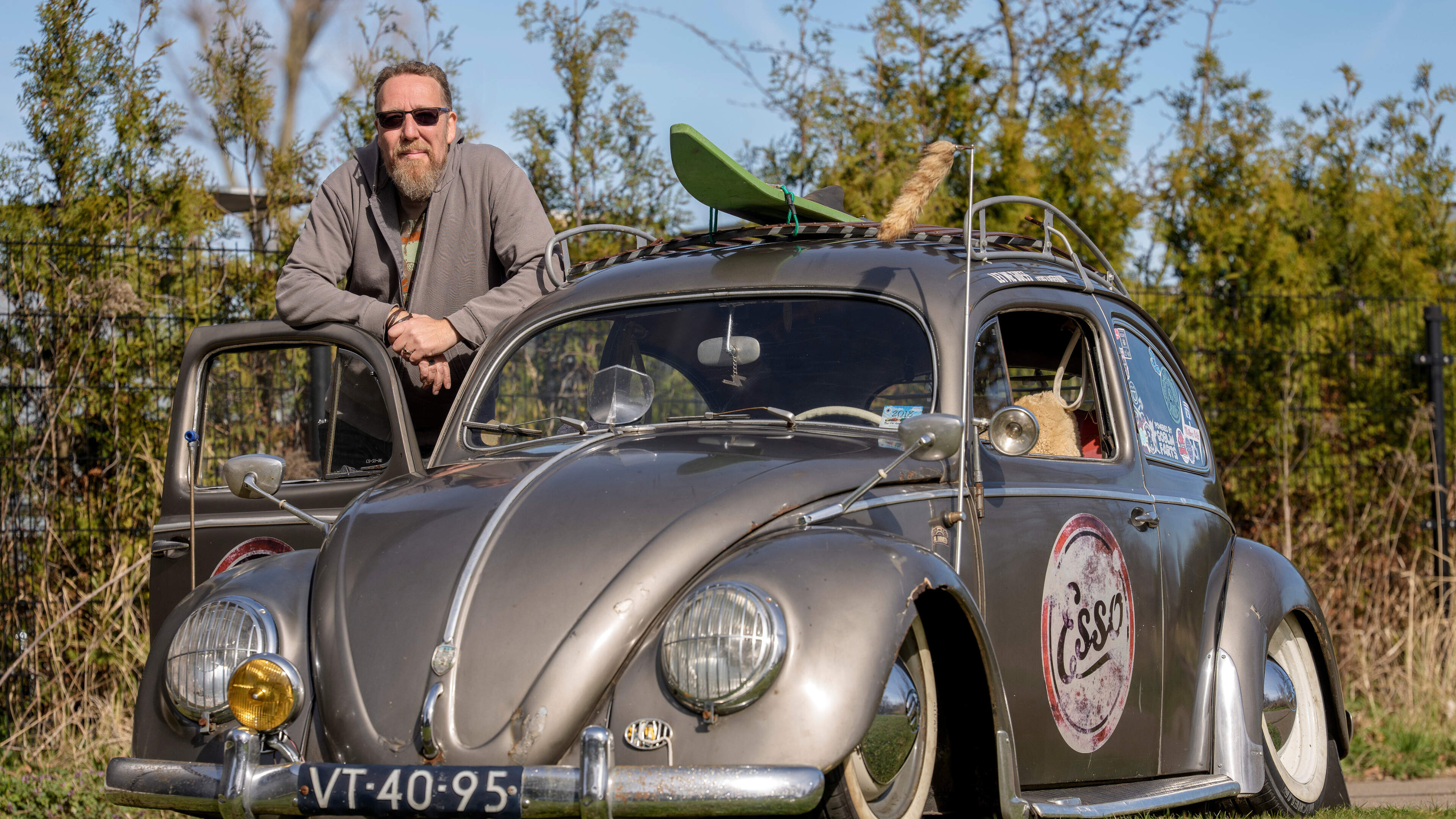 Silv-Jan (54) heeft een Kever uit 1957: ’Ik trek meer bekijks dan een Lamborghini van drie ton’