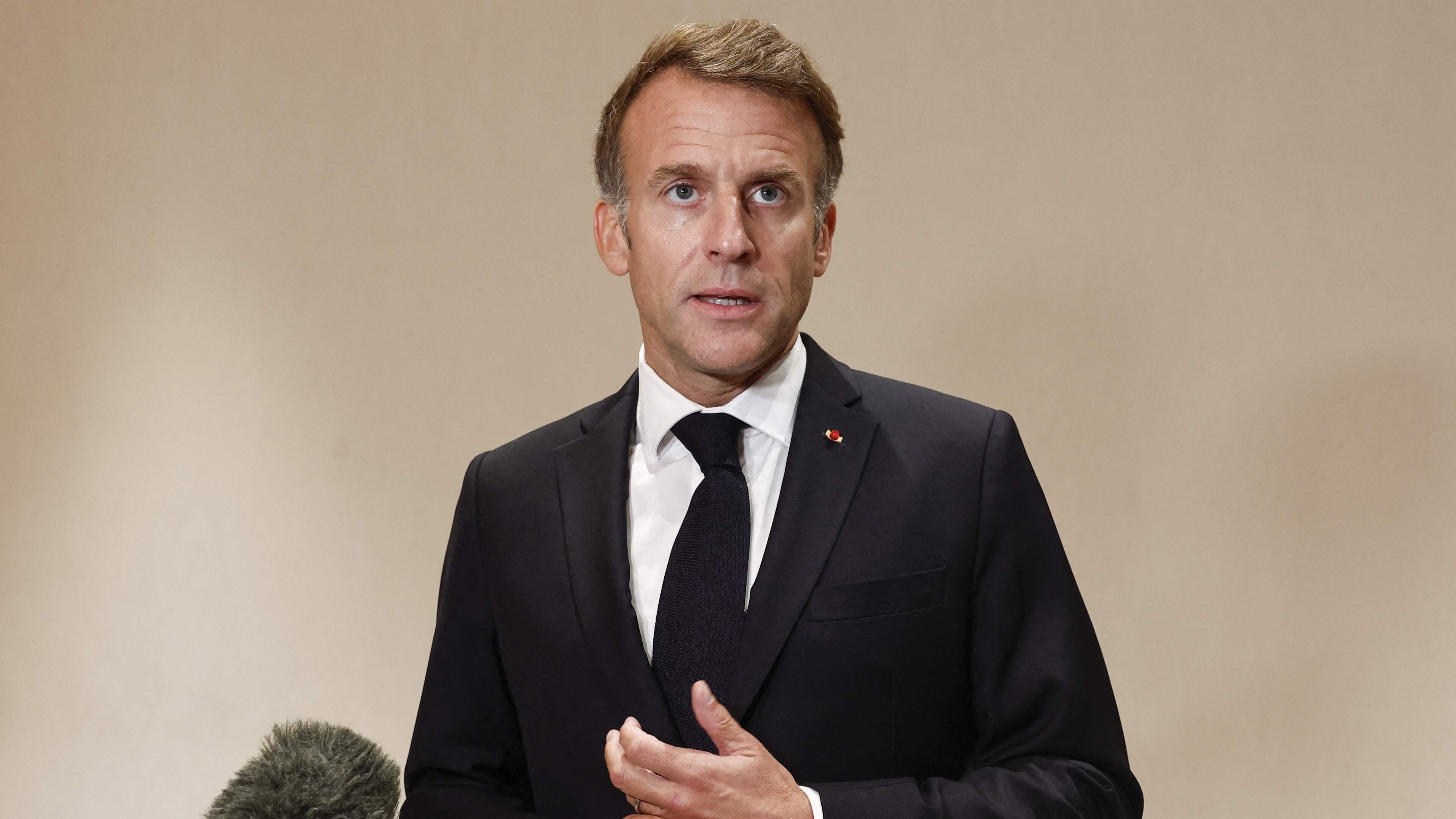 LIVE | Macron brengt onverwacht bezoek aan Saoedi-Arabië als teken van steun