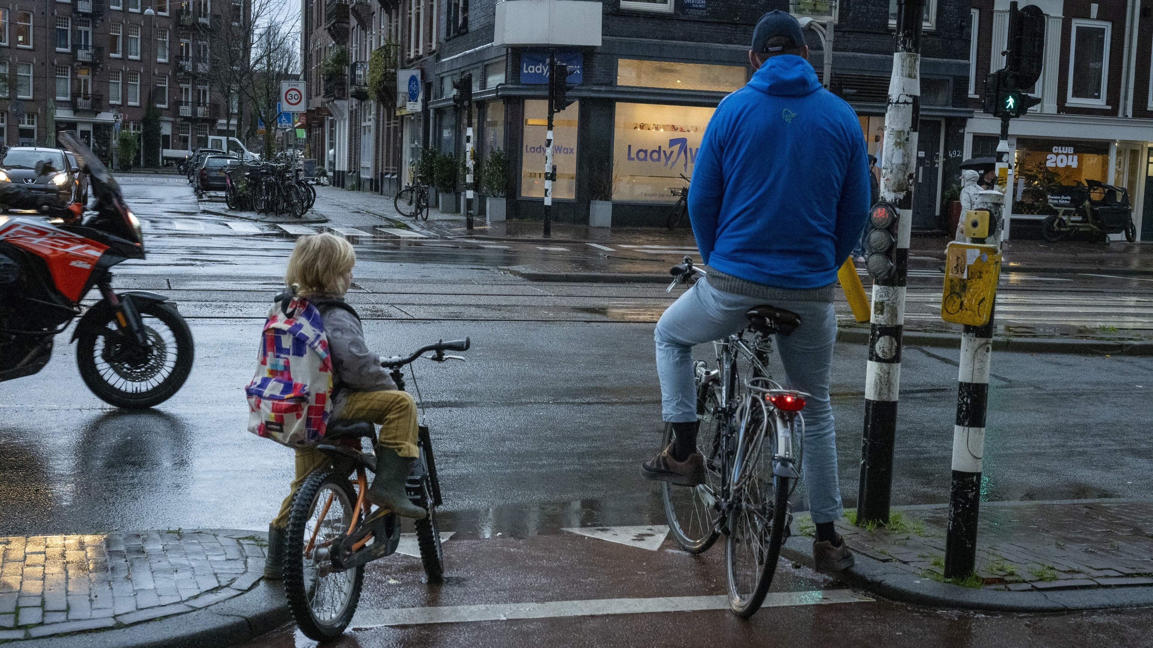 Zonnige lente maakt plaats voor herfstachtige taferelen: ’s avonds code geel om onstuimig weer