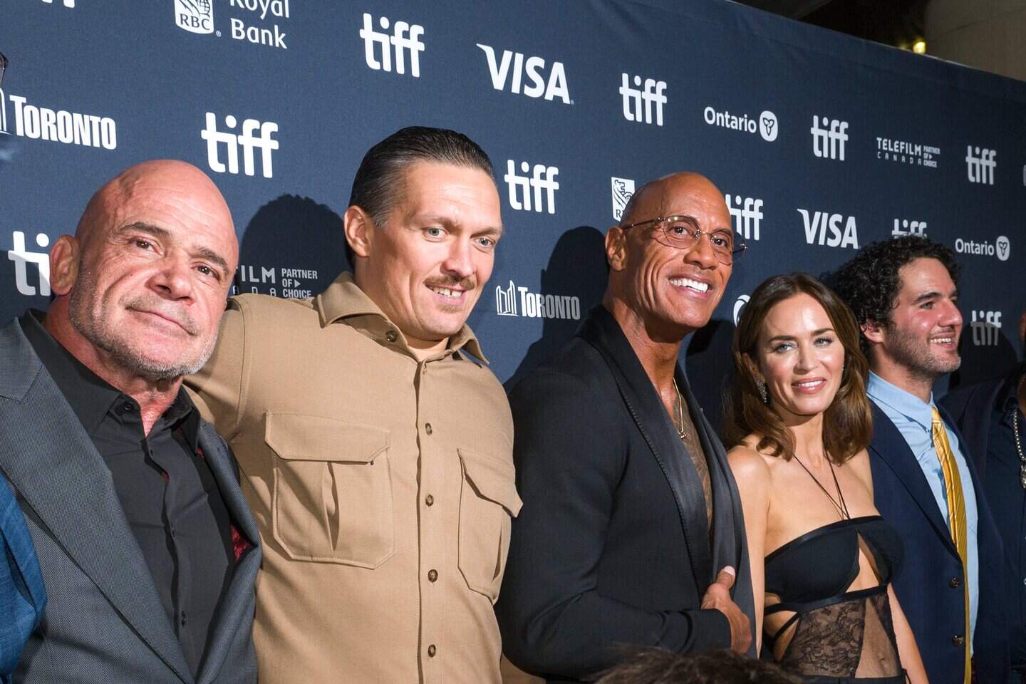 Oud-vechtkampioen Bas Rutten schittert naast Dwayne Johnson en Emily ...