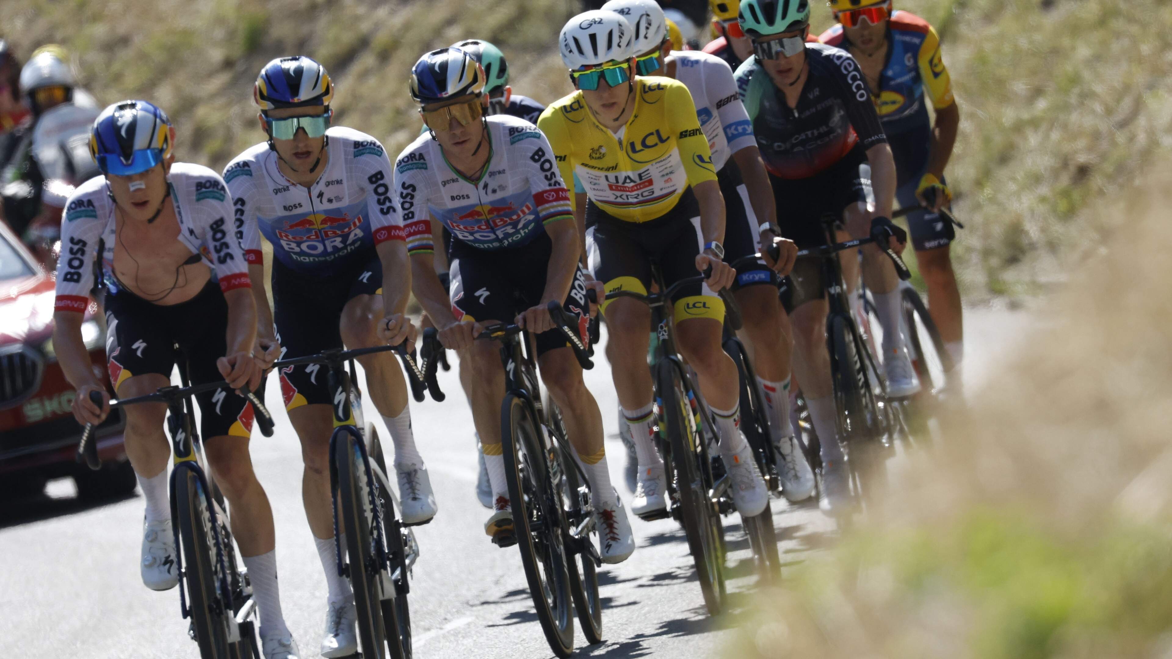 Paniek in de tent bij Tadej Pogacar? Ziekte in zijn ploeg UAE vlak voor loodzwaar tweeluik op Alpe d’Huez