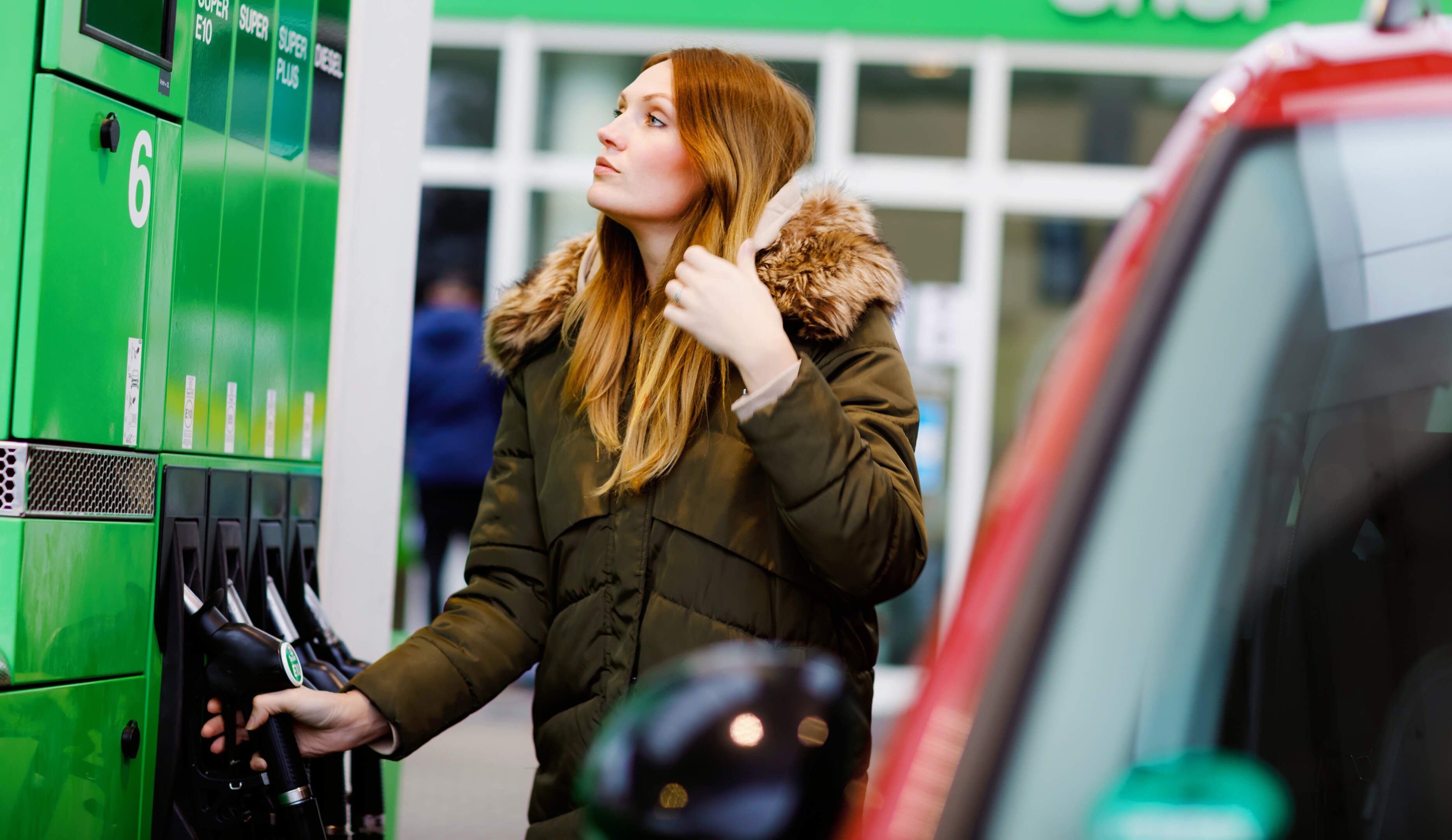 Tanken tegen recordprijs van 2,60 euro, Russische oorlogskas spekkoper van oorlog Midden-Oosten