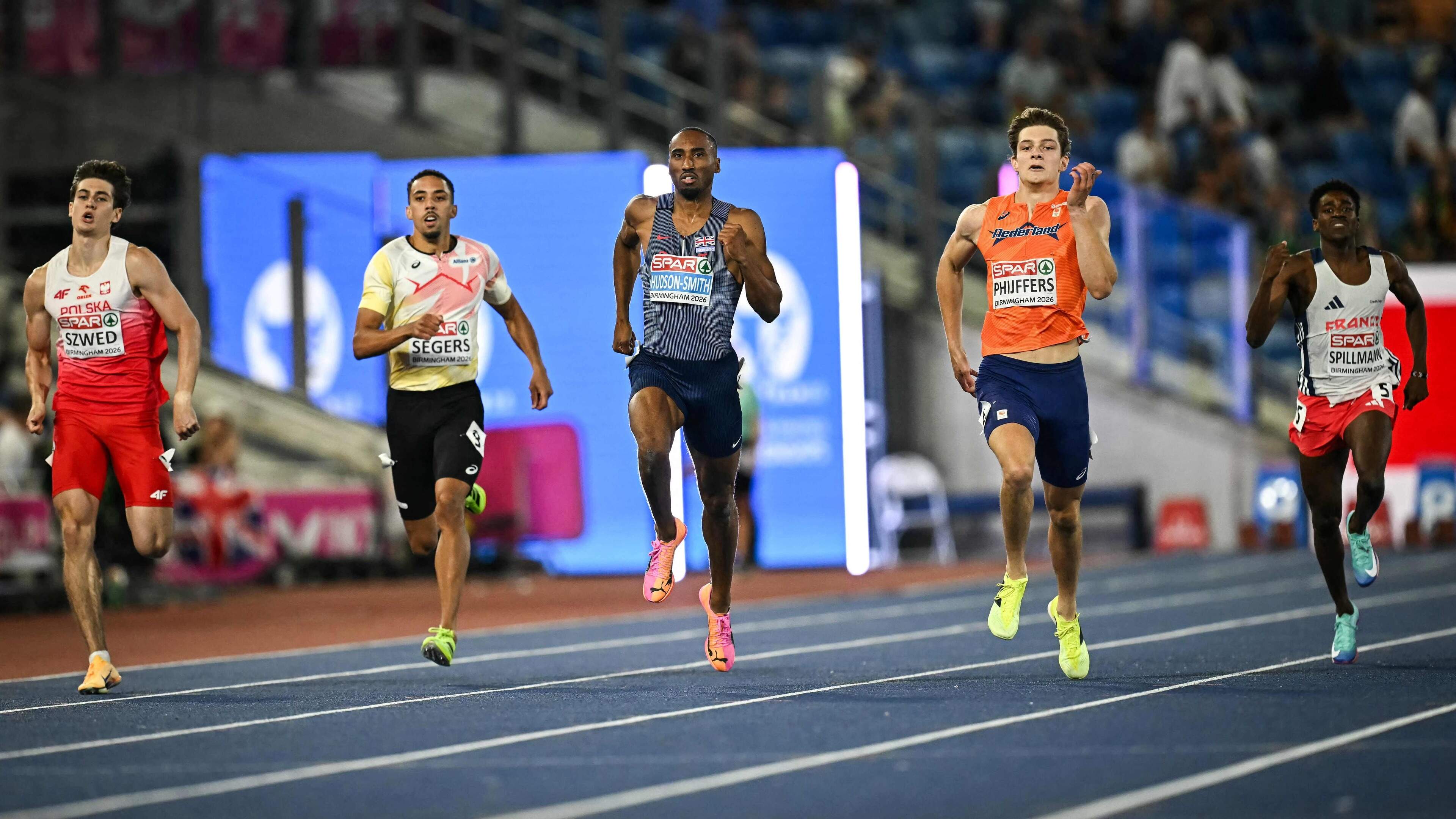 Jonas Phijffers pakt brons op EK atletiek met nationaal record op de 400 meter