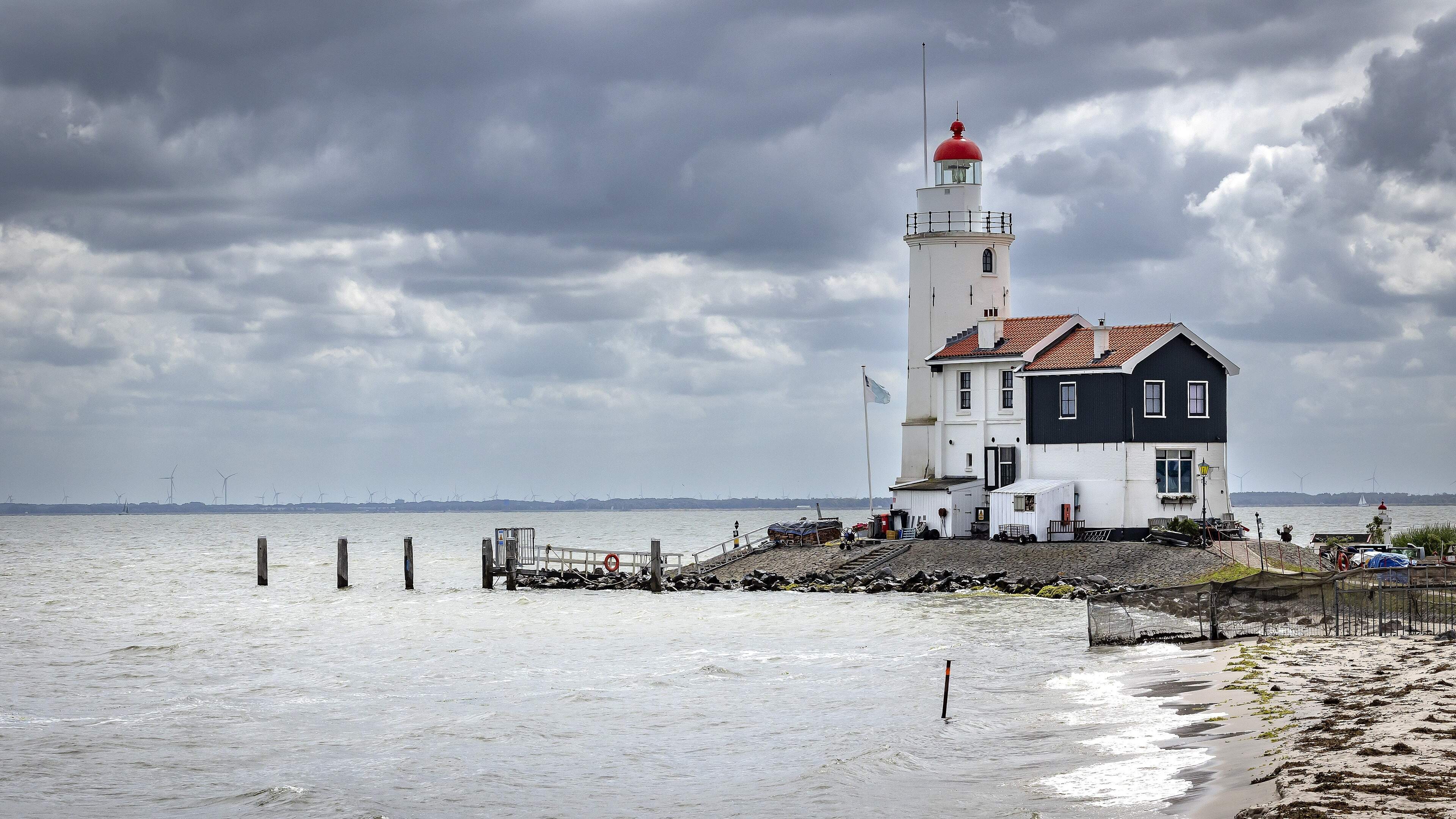 LIVE | Zwemmarathon in IJsselmeer afgelast om onweer: ’Heel jammer, we proberen het een andere keer’