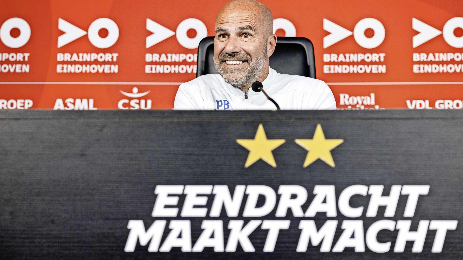 PSV-trainer Peter Bosz erkent: ’Ik heb in de bus mee staan juichen bij ...