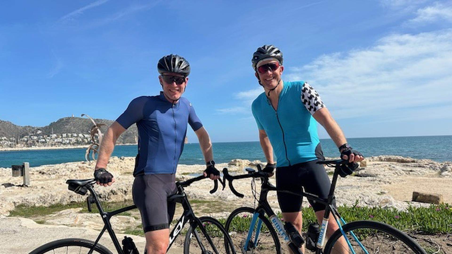 Broers Wouter en Sjoerd werden verrast door de fietsmogelijkheden langs de Costa Blanca.
