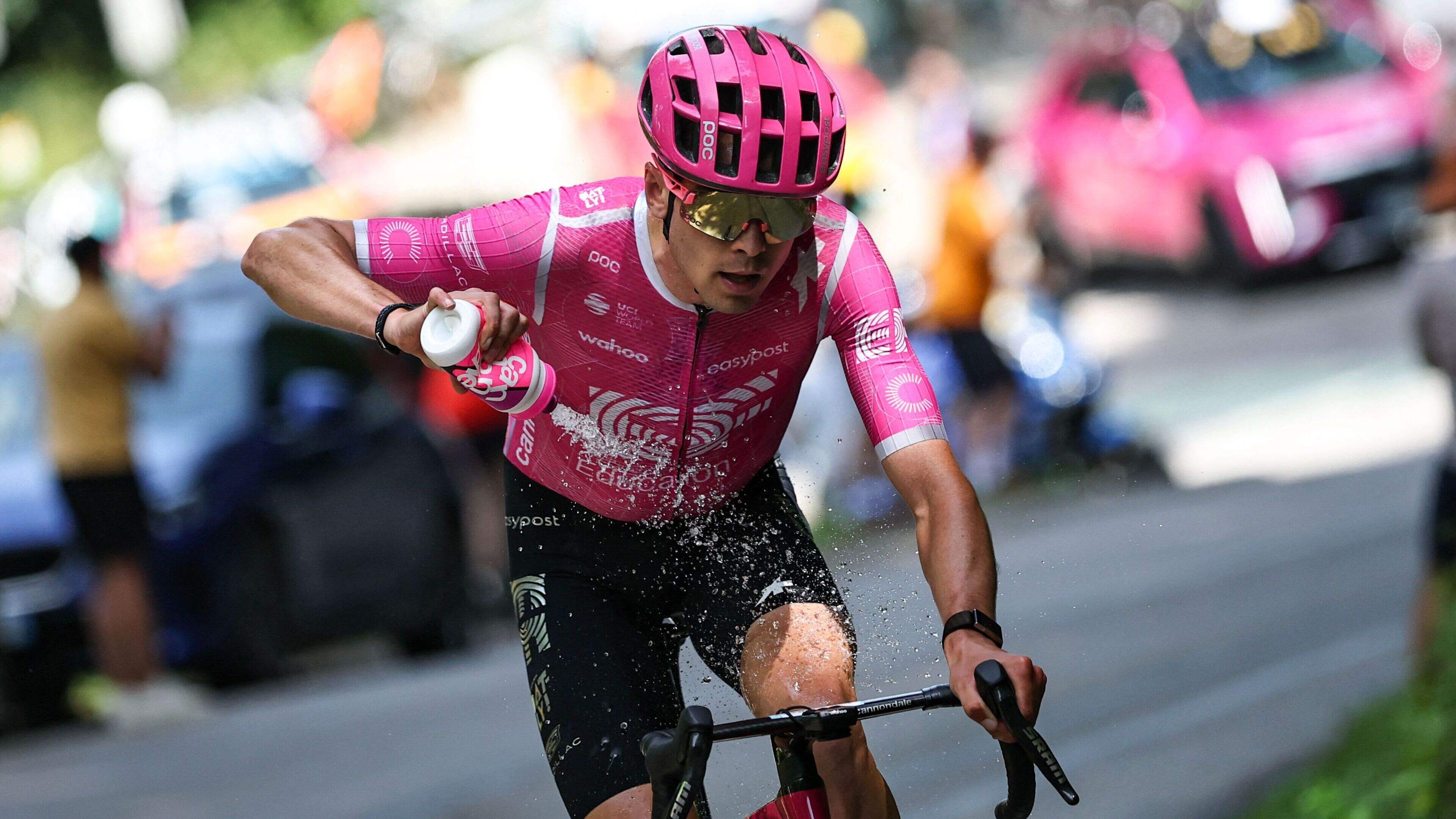 Favorieten houden kruit droog in eerste rit Tour Auvergne: A