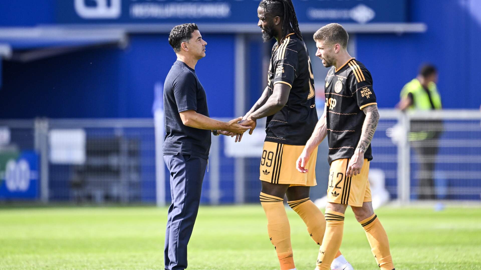 tolu-arokodare-geniet-bij-ajax-van-niet-geweldig-engels-m-chel-maar