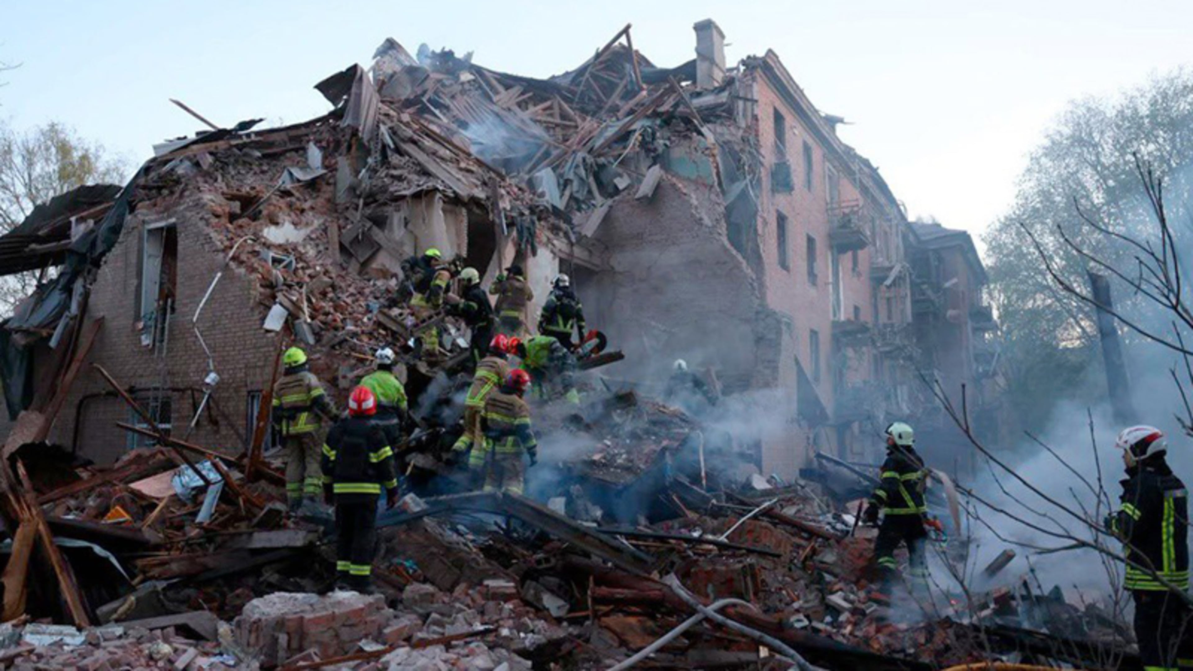 Enorme ravage: dodelijke Russische luchtaanval op Oekraïne