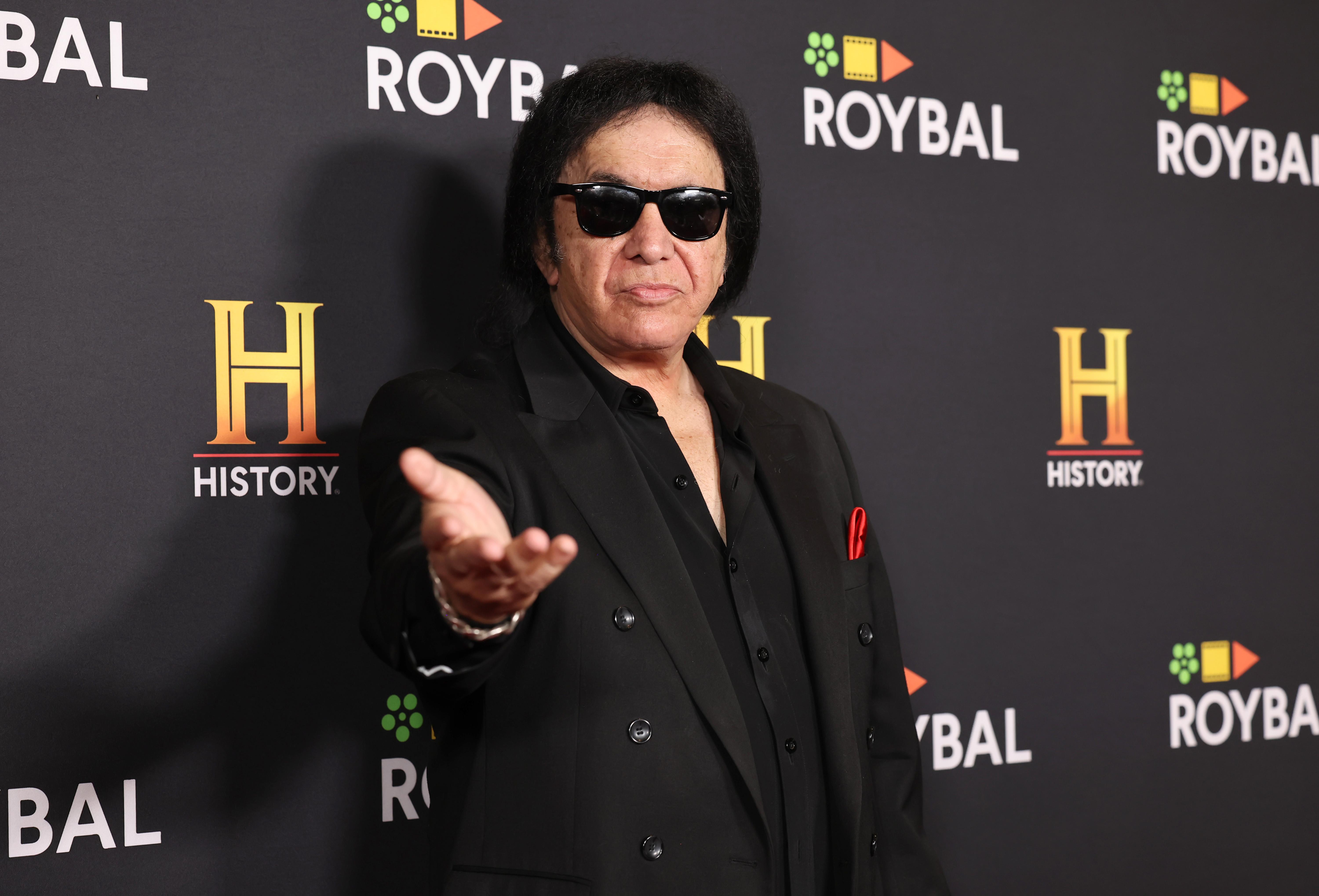 Kritiek op 'inhalige' Gene Simmons (75): KISS-voorman laat zieke fan ruim  elfduizend euro betalen voor ontmoeting | De Telegraaf