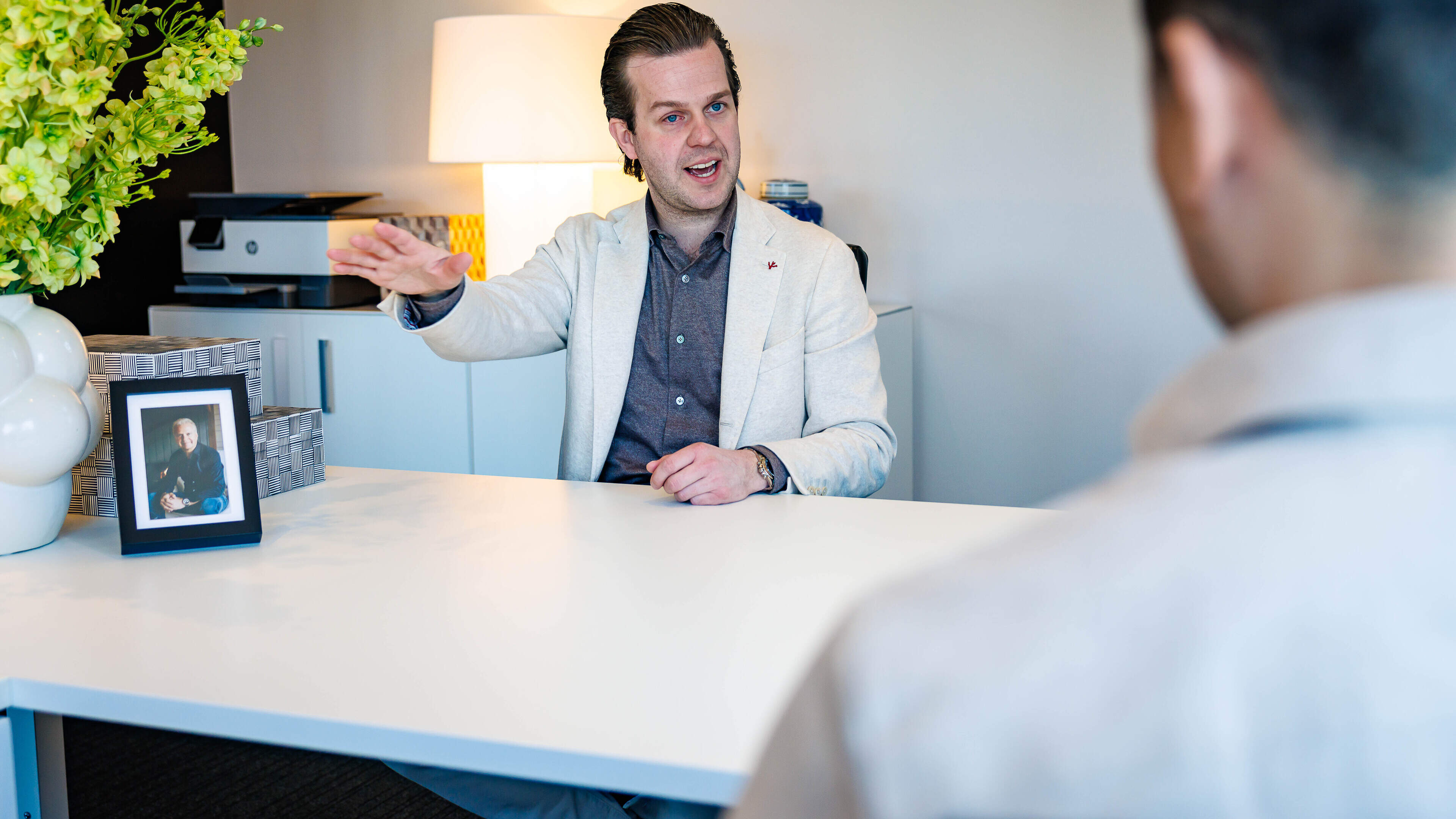 Stefan (35) zet levenswerk overleden vader voort: ’Had hem graag trots willen maken’