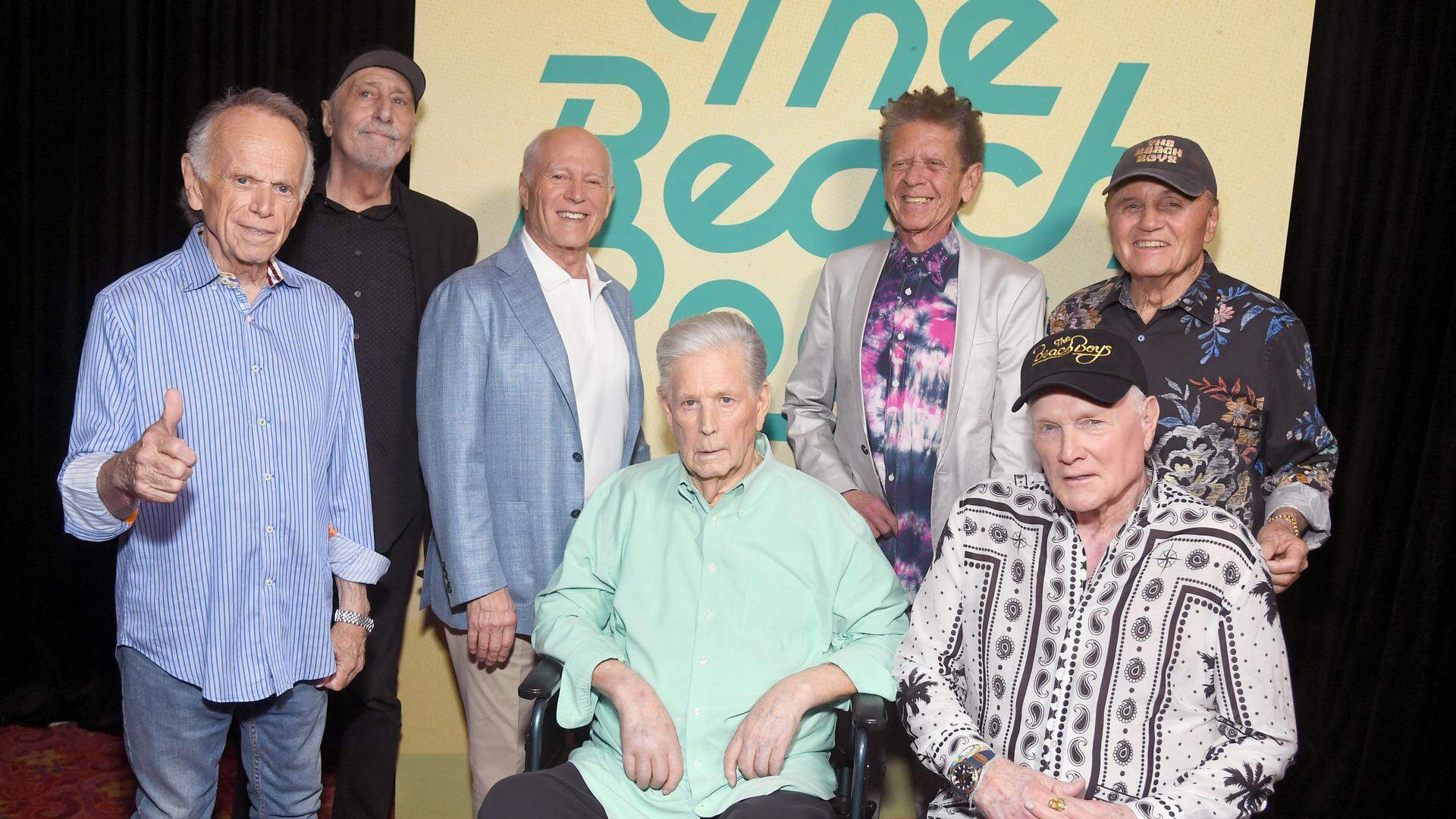  Al Jardine, David Marks, Frank Marshall (mederegisseur), Brian Wilson, Blondie Chaplin, Mike Love en Bruce Johnston tijdens de première van de documentaire The Beach Boys.